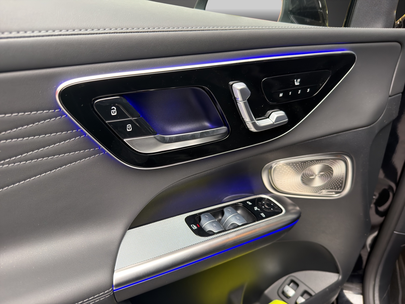 MERCEDES-BENZ GLC 400 e 4MATIC with EQ-STAR Hybrid-image-12