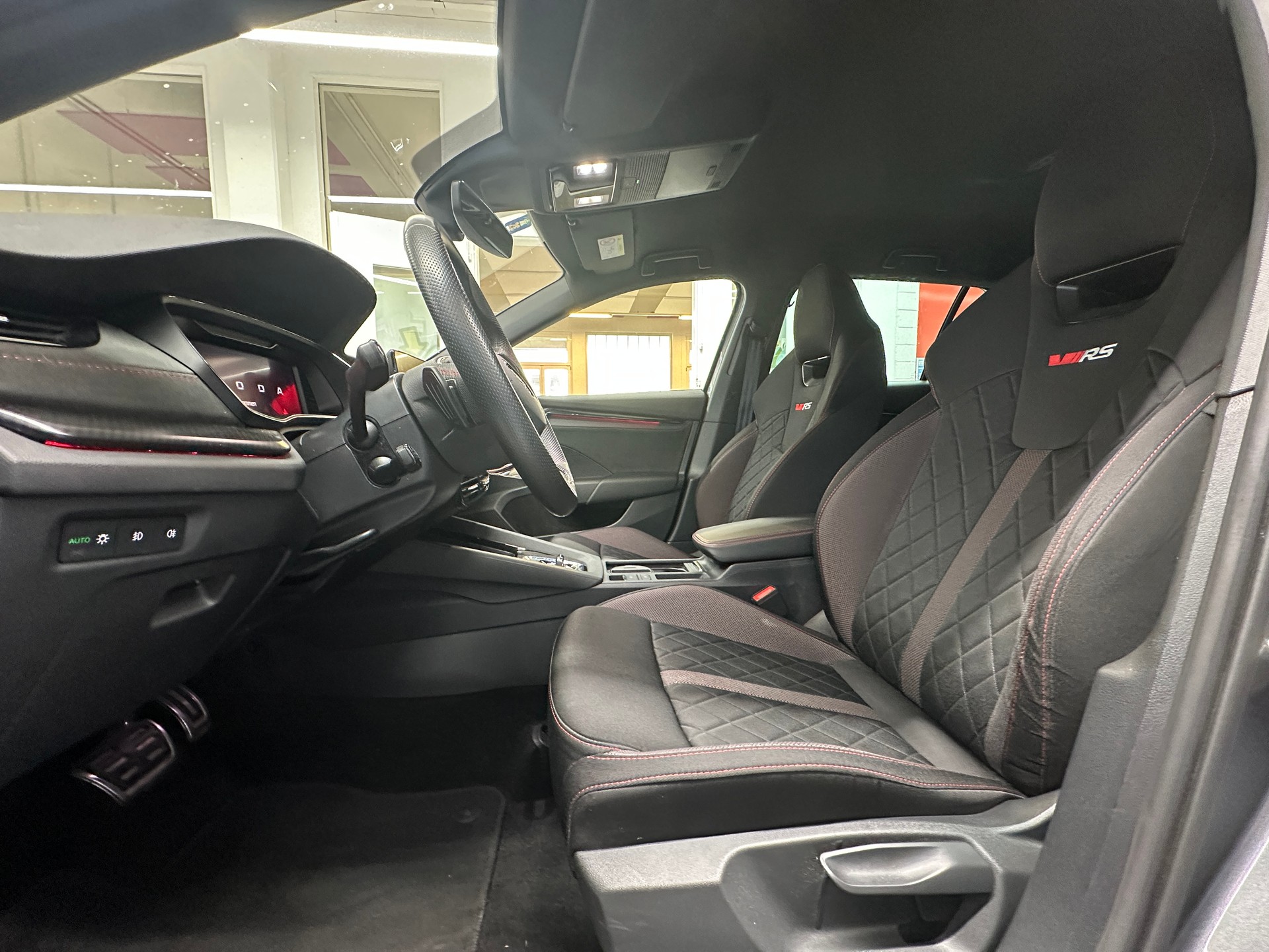 SKODA Octavia Combi 2.0 TDI DSG RS 4x4-image-7