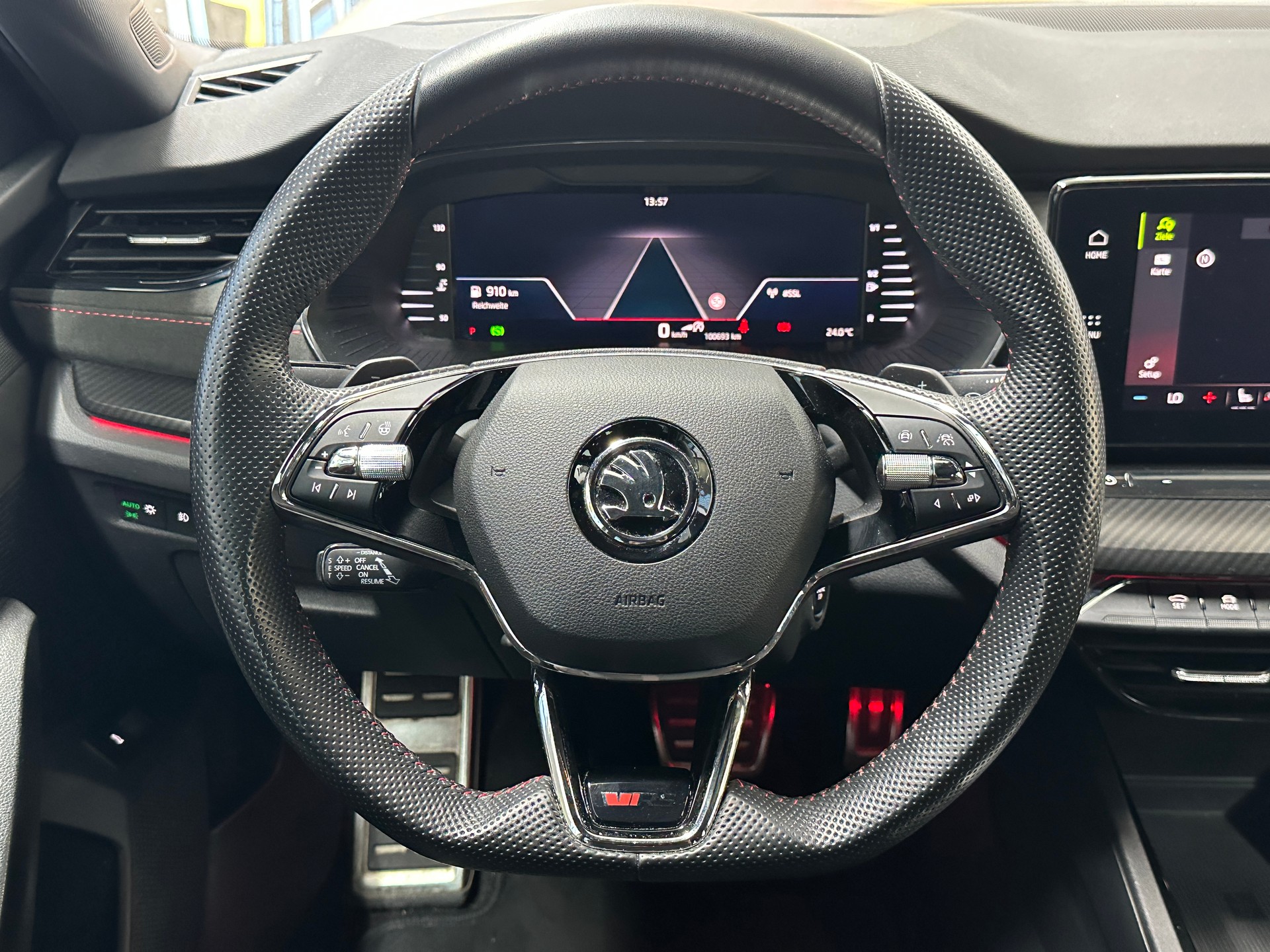 SKODA Octavia Combi 2.0 TDI DSG RS 4x4-image-10