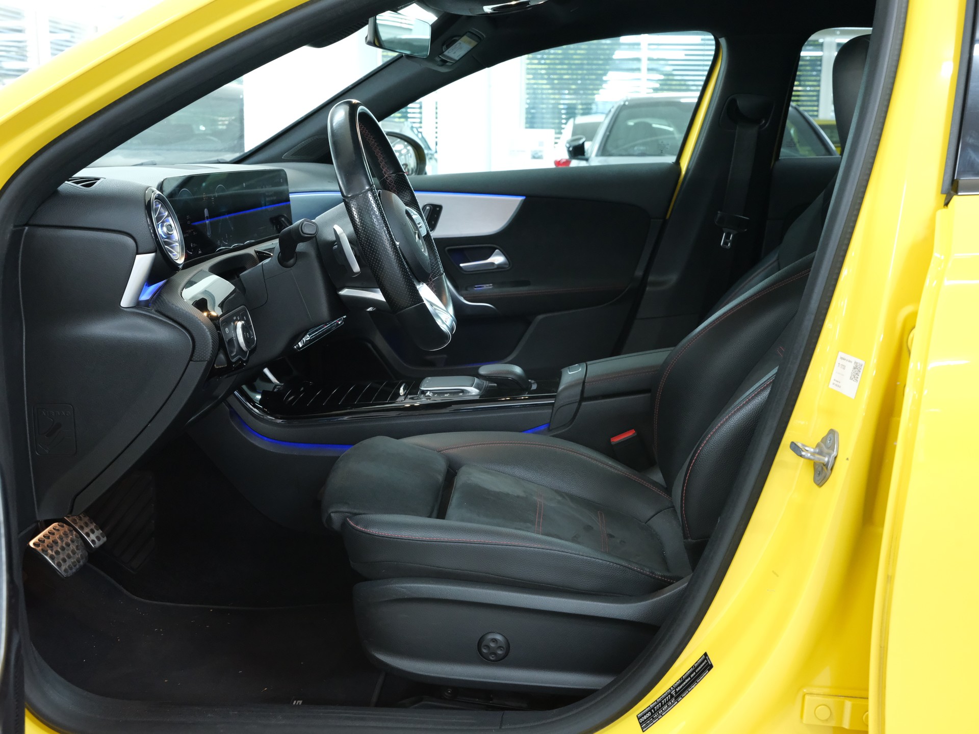 MERCEDES-BENZ A 180 Night Star AMG Line 7G-DCT *360 Kamera* *AMG LINE* *Panorama*-image-16