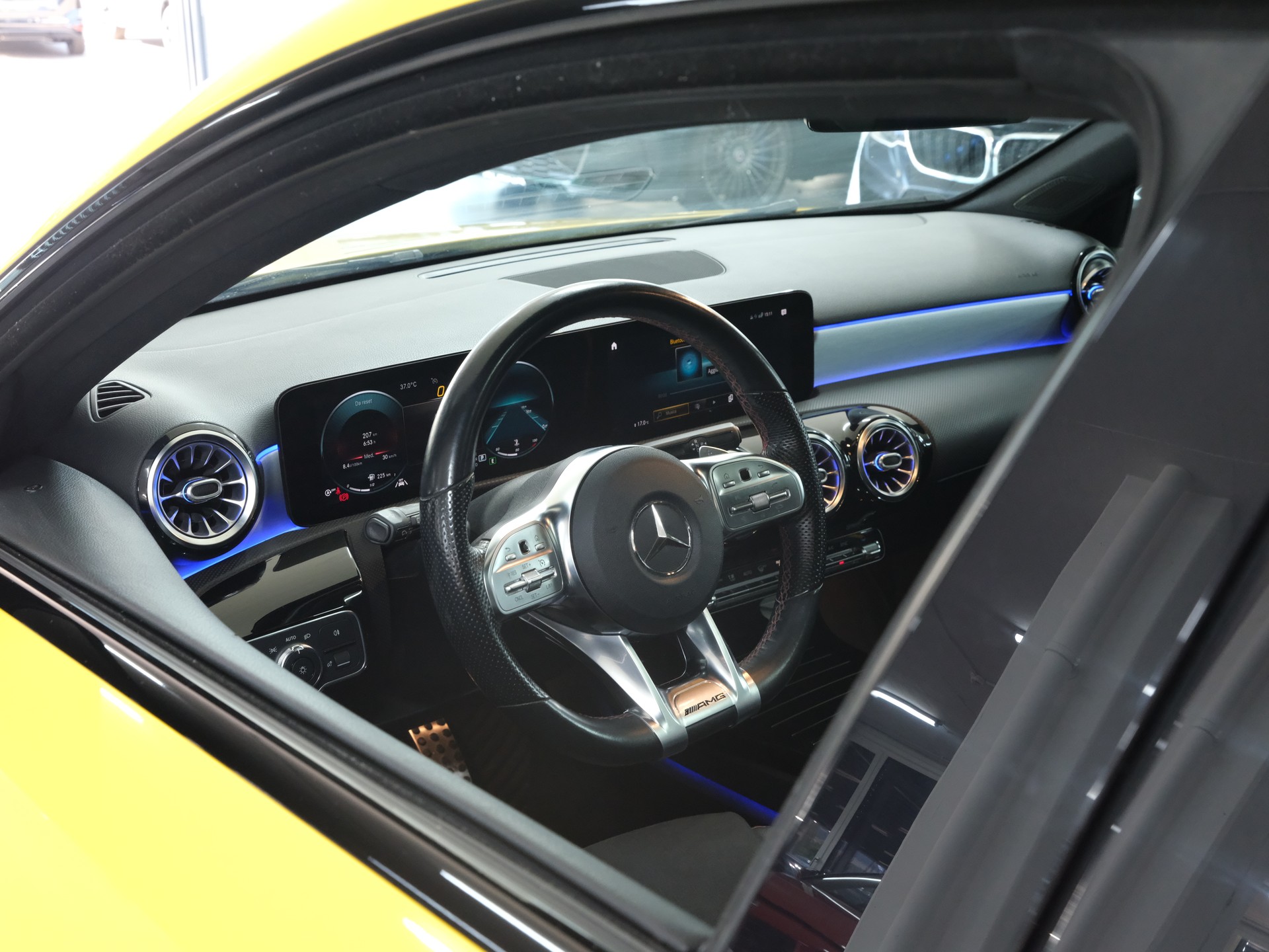 MERCEDES-BENZ A 180 Night Star AMG Line 7G-DCT *360 Kamera* *AMG LINE* *Panorama*-image-18