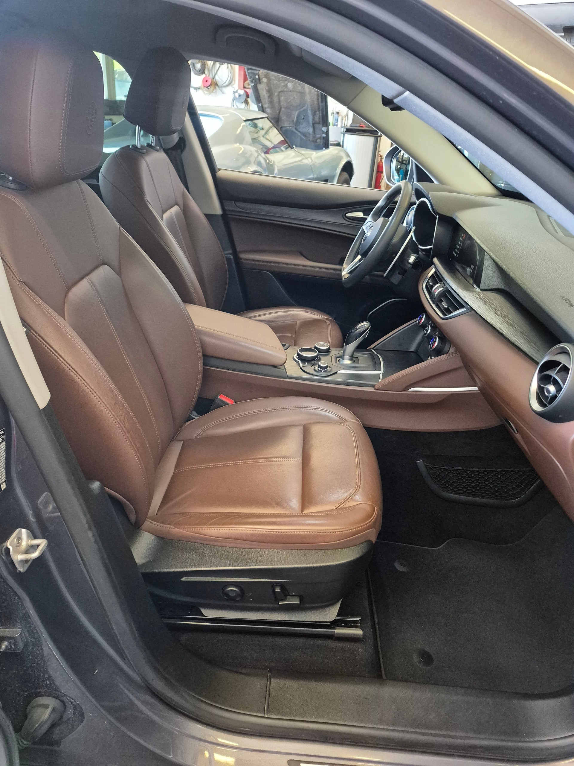 ALFA ROMEO Stelvio 2.0 Executive Q4 Automatic-image-13