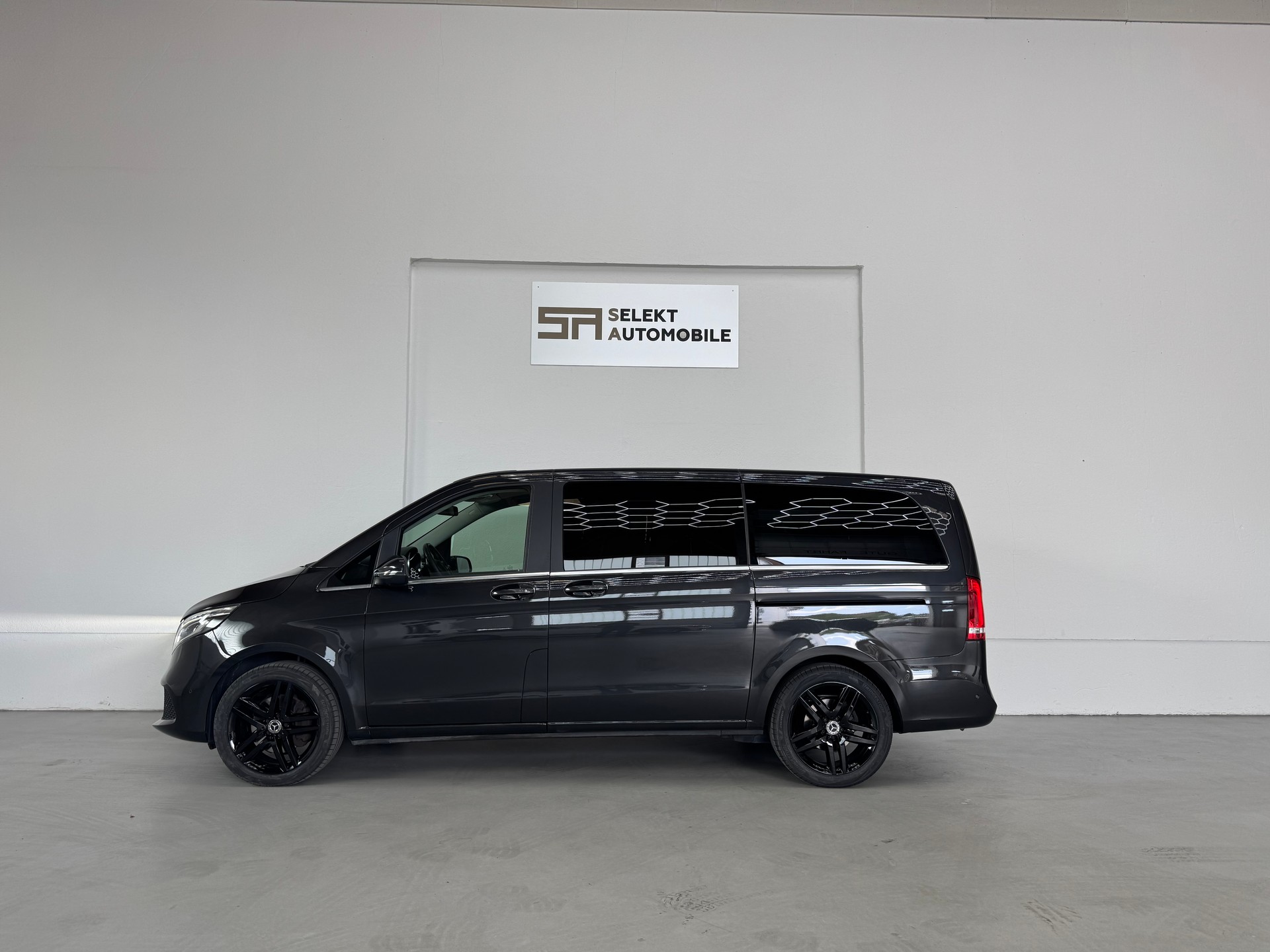 MERCEDES-BENZ V 300 d lang Avantgarde 4Matic 9G-Tronic-image-3