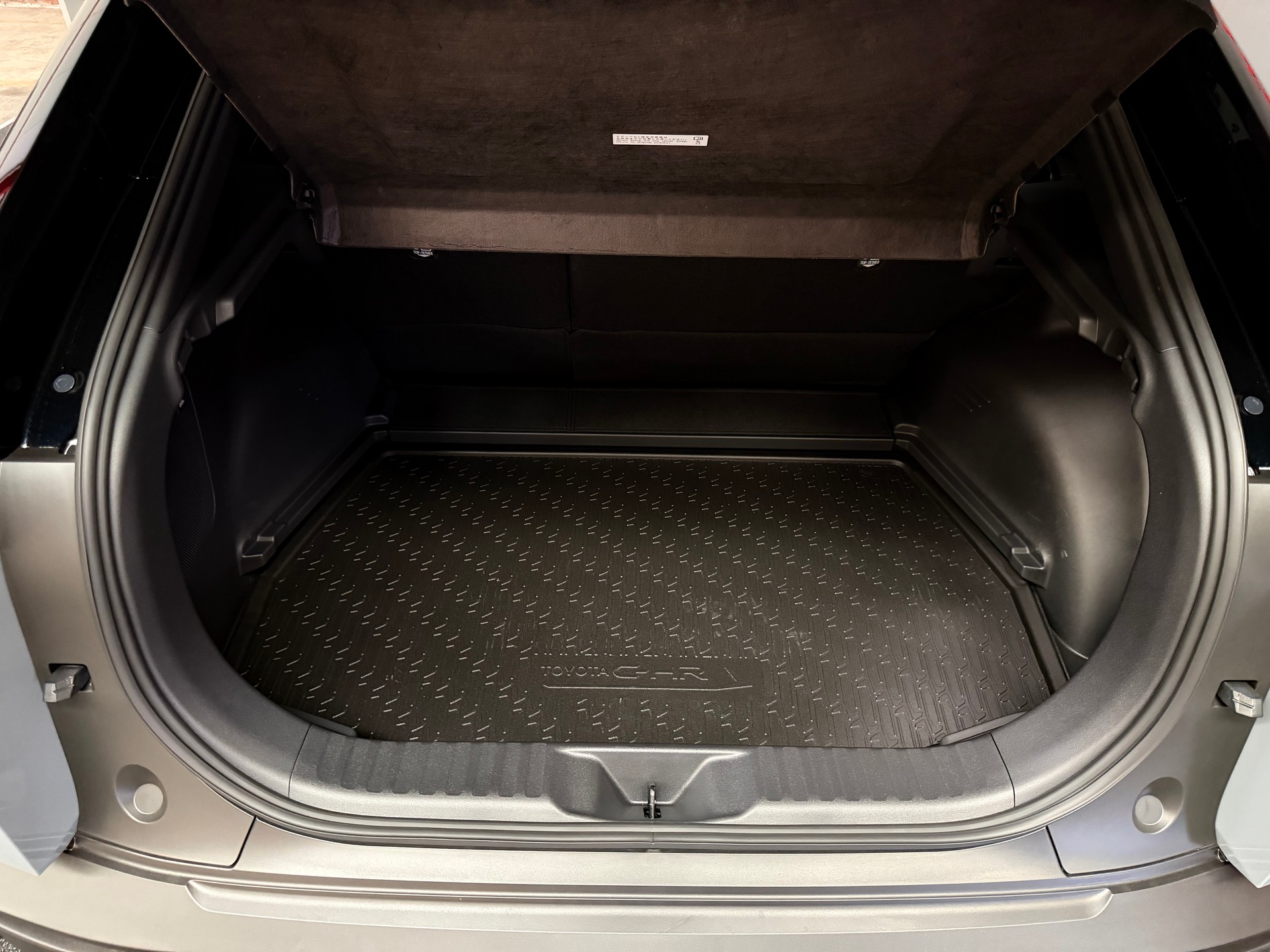 TOYOTA C-HR+ 77 kWh Premium AWD-image-11