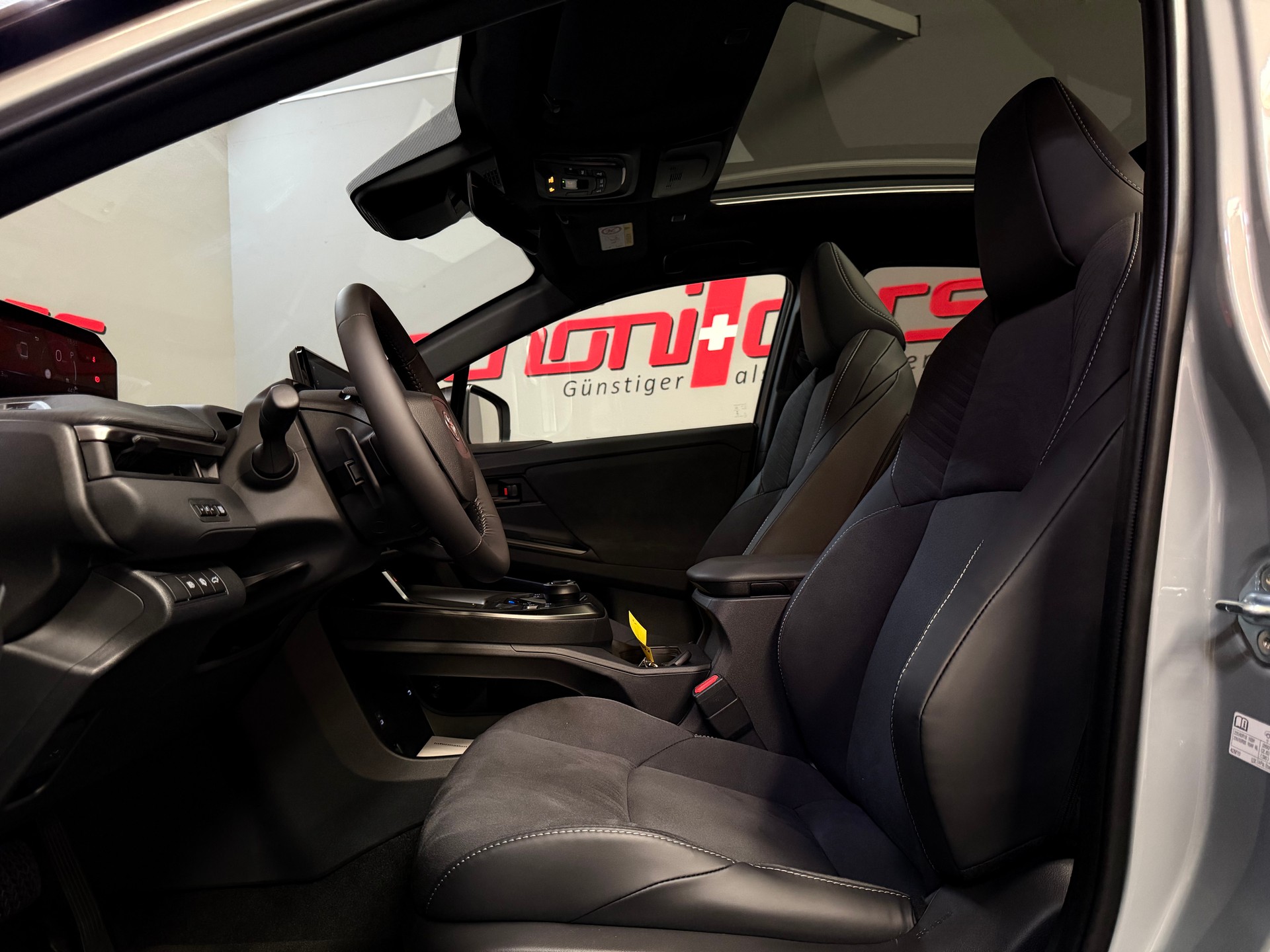 TOYOTA C-HR+ 77 kWh Premium AWD-image-12