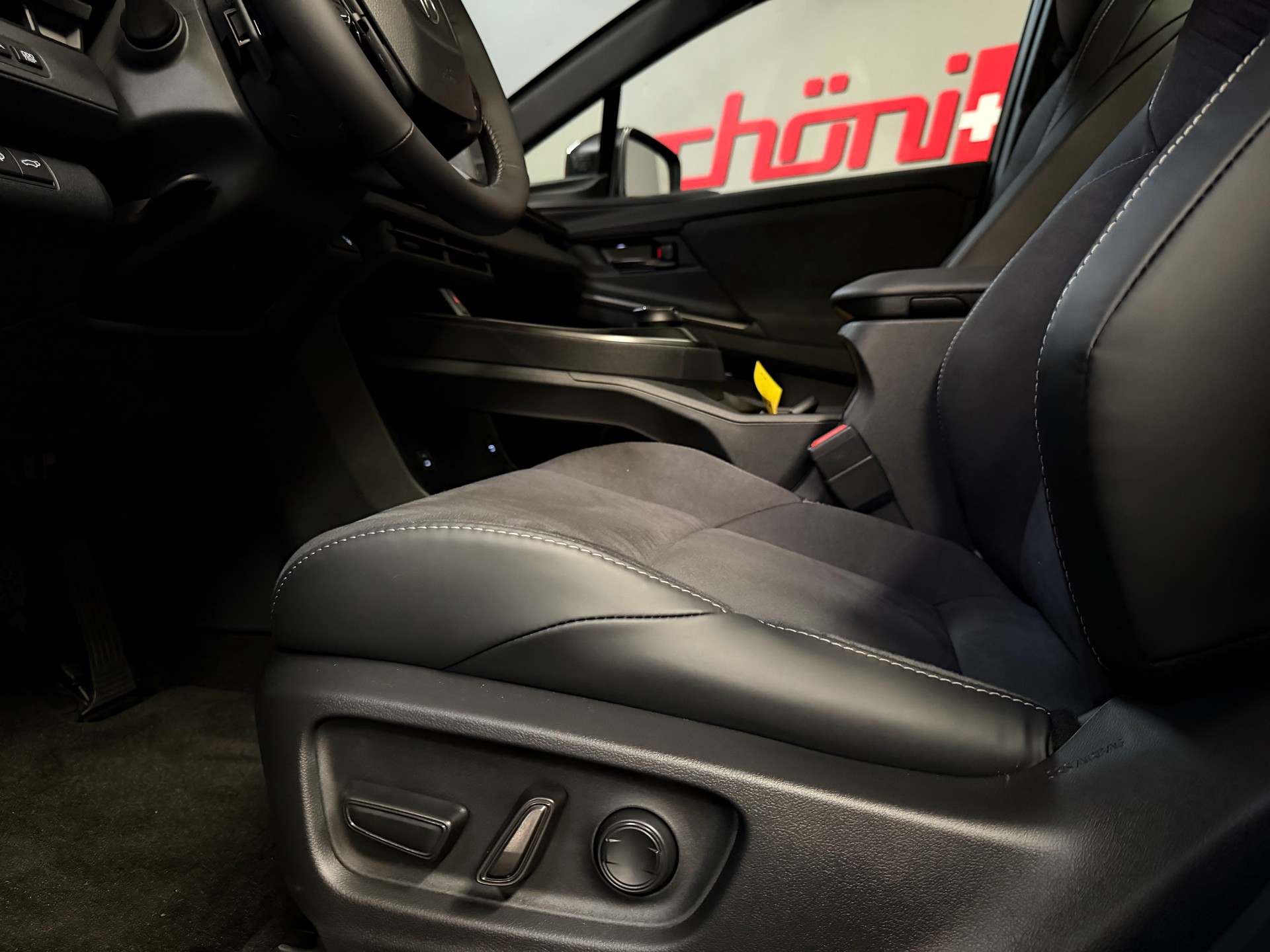 TOYOTA C-HR+ 77 kWh Premium AWD-image-13