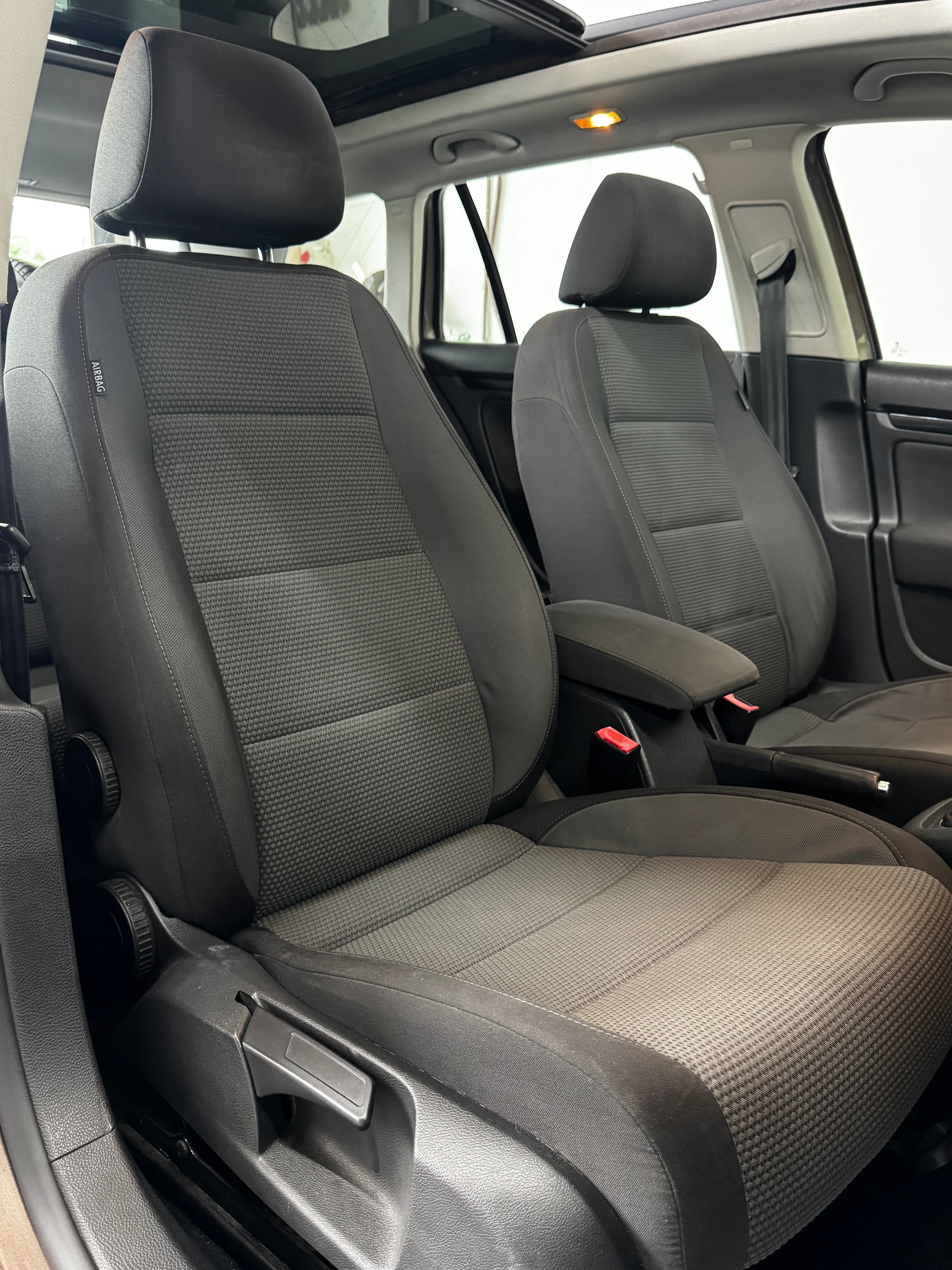 VW Golf Variant 1.2 TSI Comfortline DSG-image-19