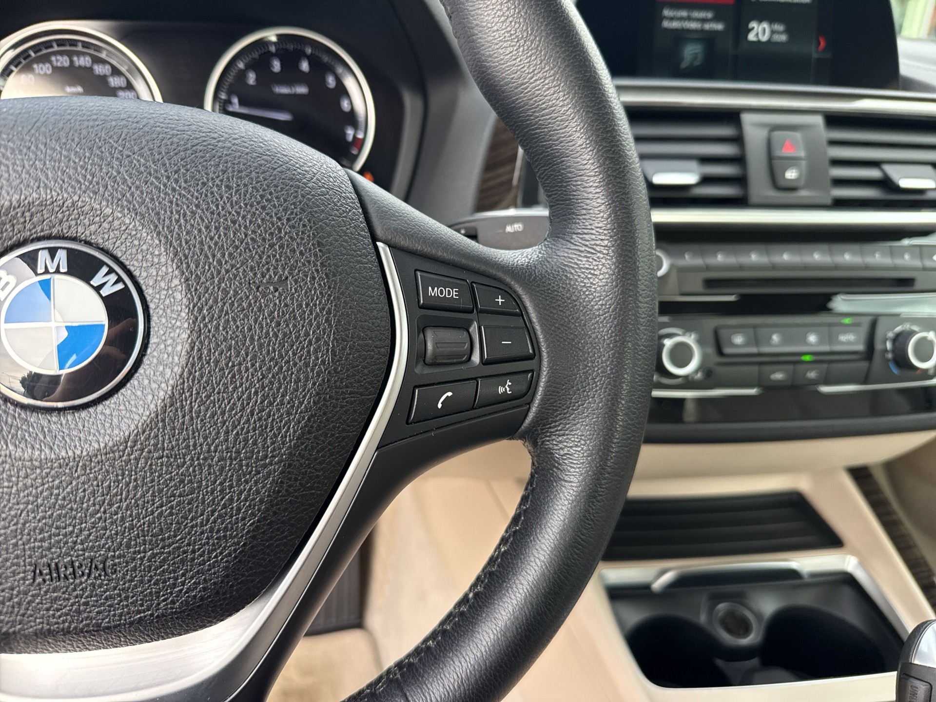 BMW 220i Luxury Line Steptronic-image-15