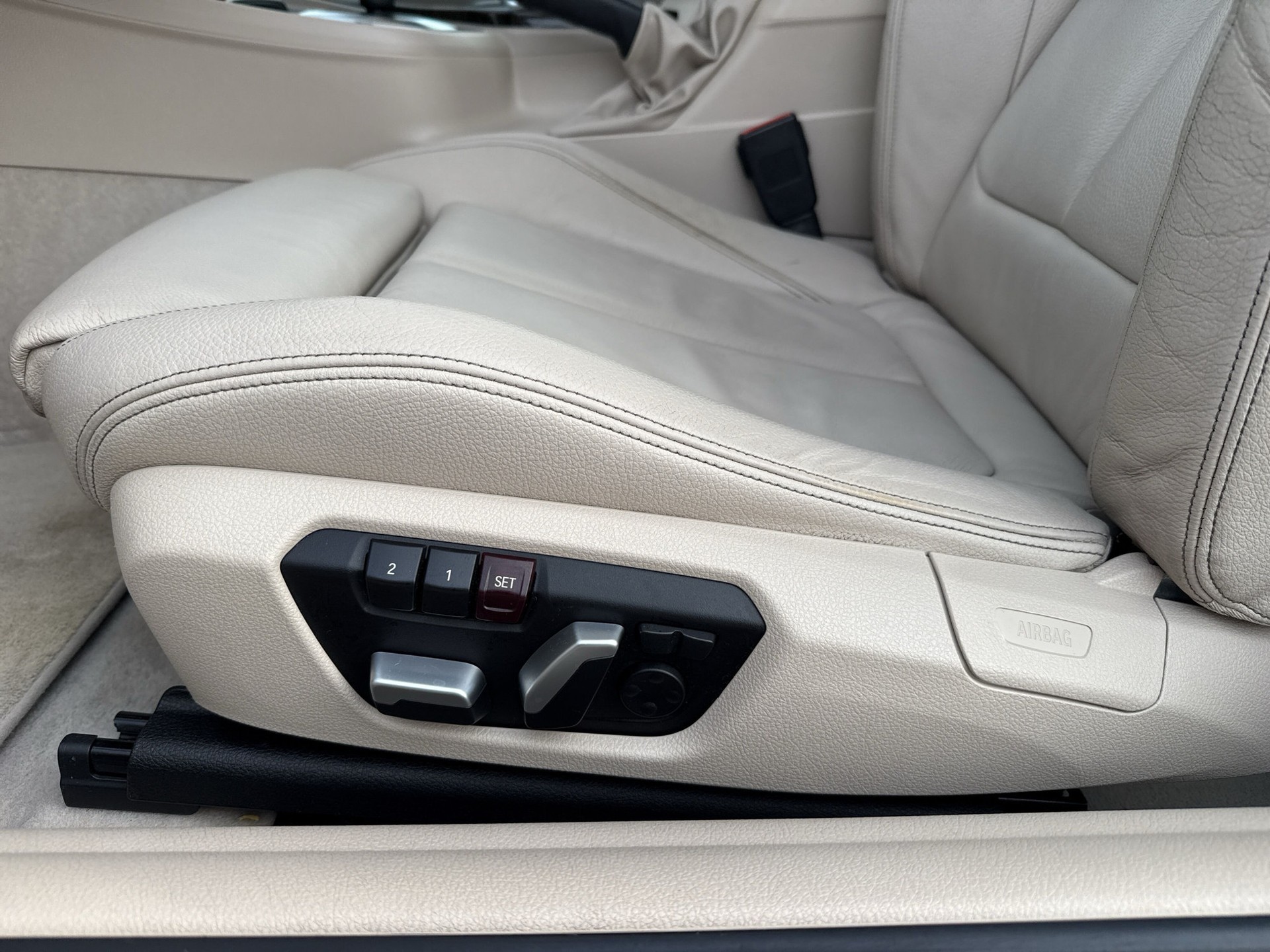 BMW 220i Luxury Line Steptronic-image-18