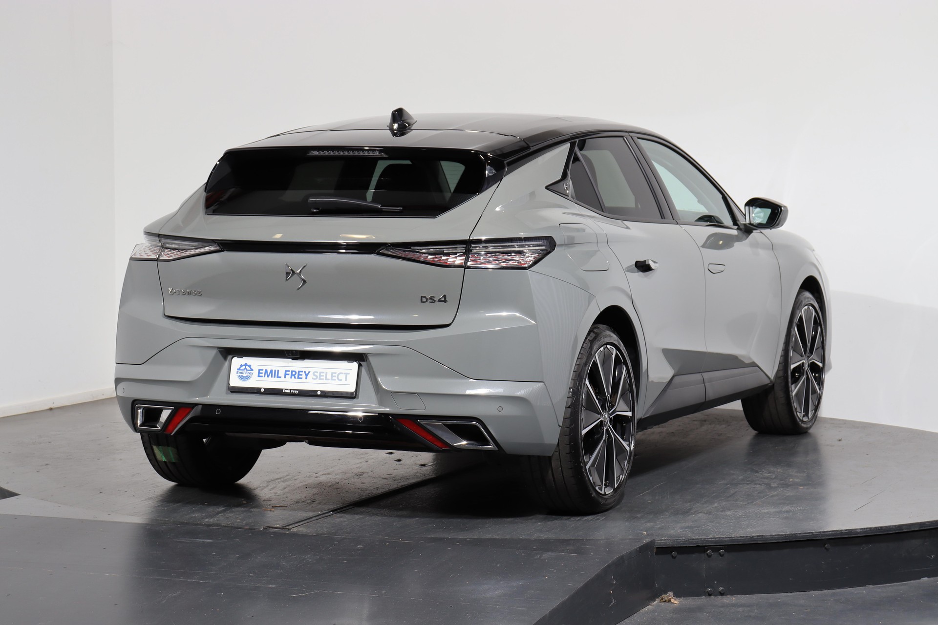 DS AUTOMOBILES 4 1.6 E-Tense La Première-image-2