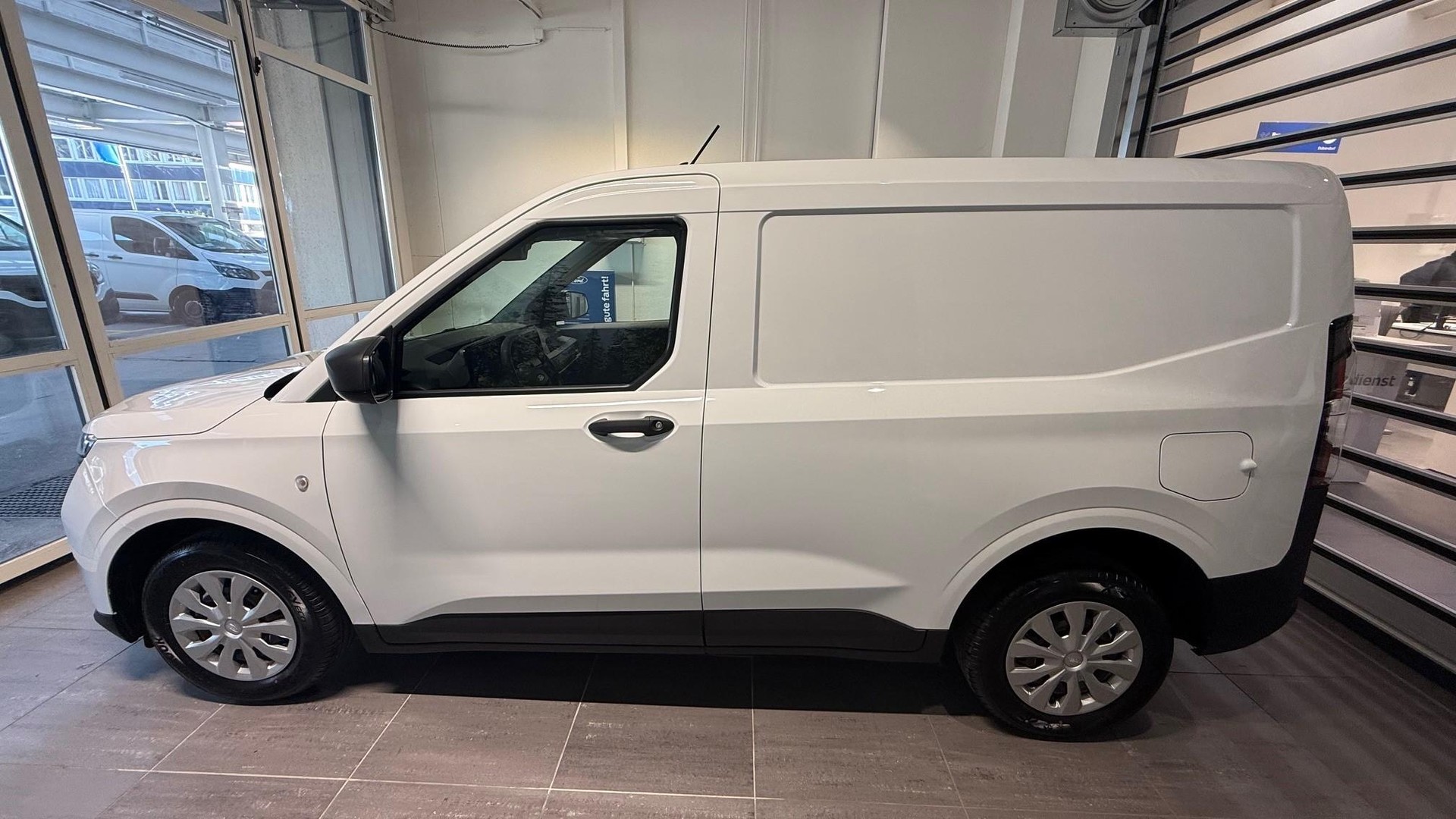 FORD Transit Courier Van 1.0 EcoBoost Trend-image-2