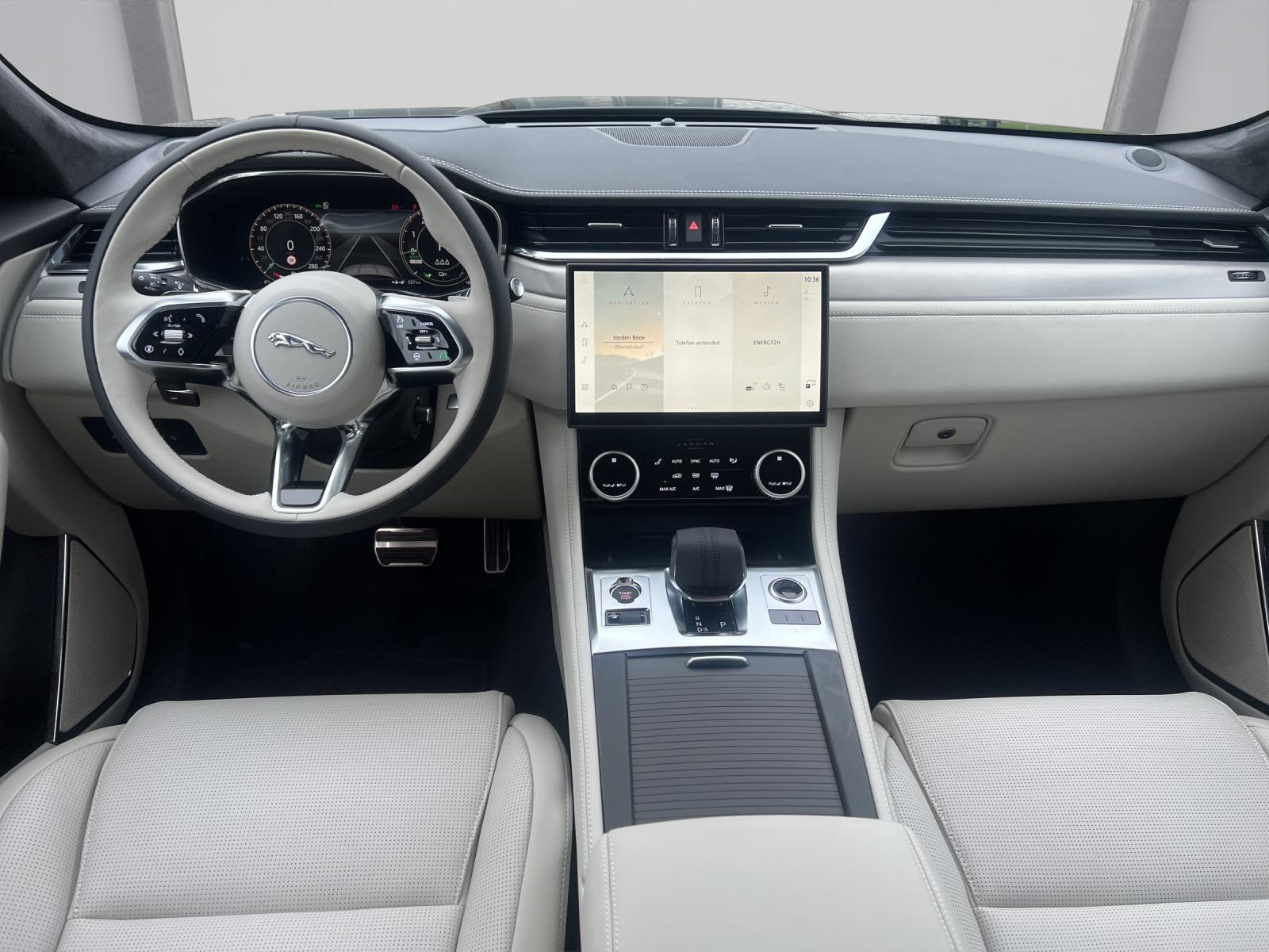 JAGUAR F-Pace 2.0 P400e R-Dynamic HSE 90th Anniversary Ed. AWD mit Anhängerkupplung-image-9