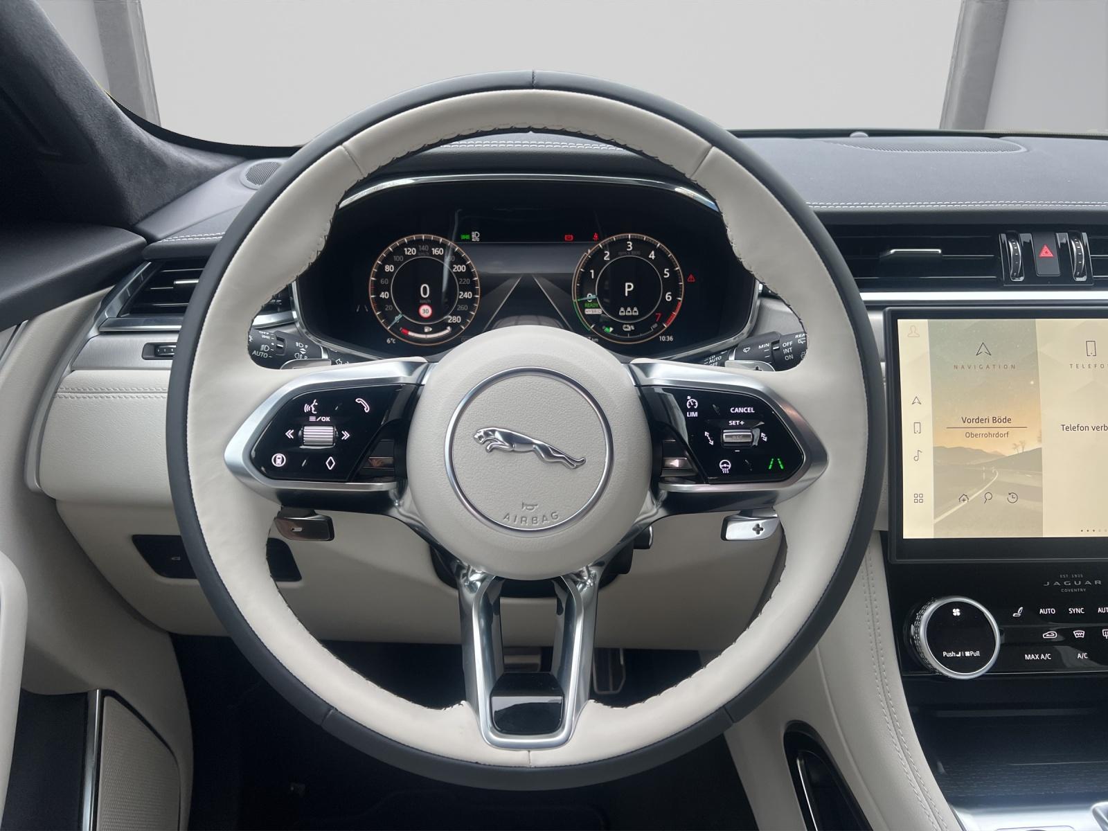 JAGUAR F-Pace 2.0 P400e R-Dynamic HSE 90th Anniversary Ed. AWD mit Anhängerkupplung-image-7