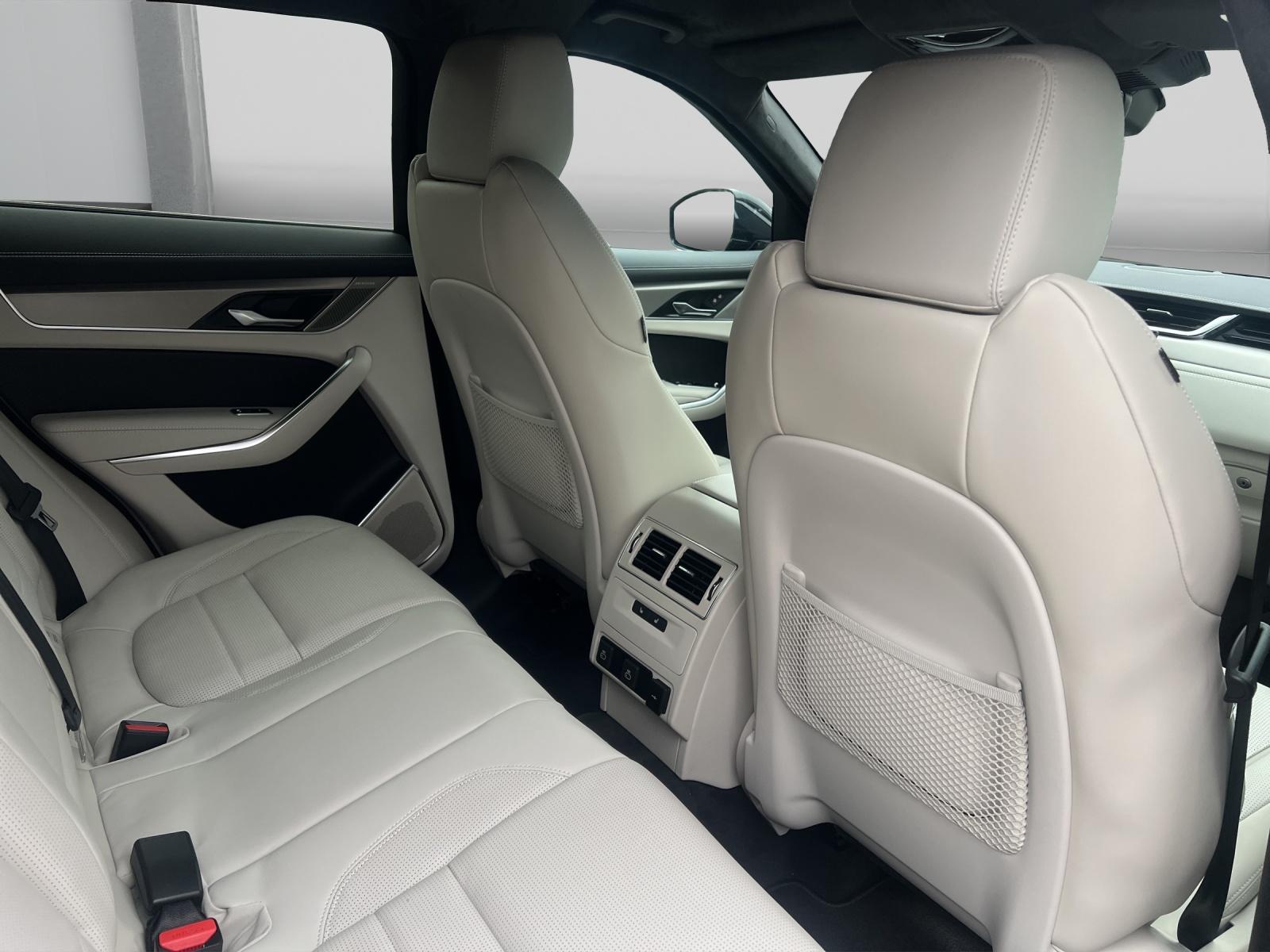JAGUAR F-Pace 2.0 P400e R-Dynamic HSE 90th Anniversary Ed. AWD mit Anhängerkupplung-image-14