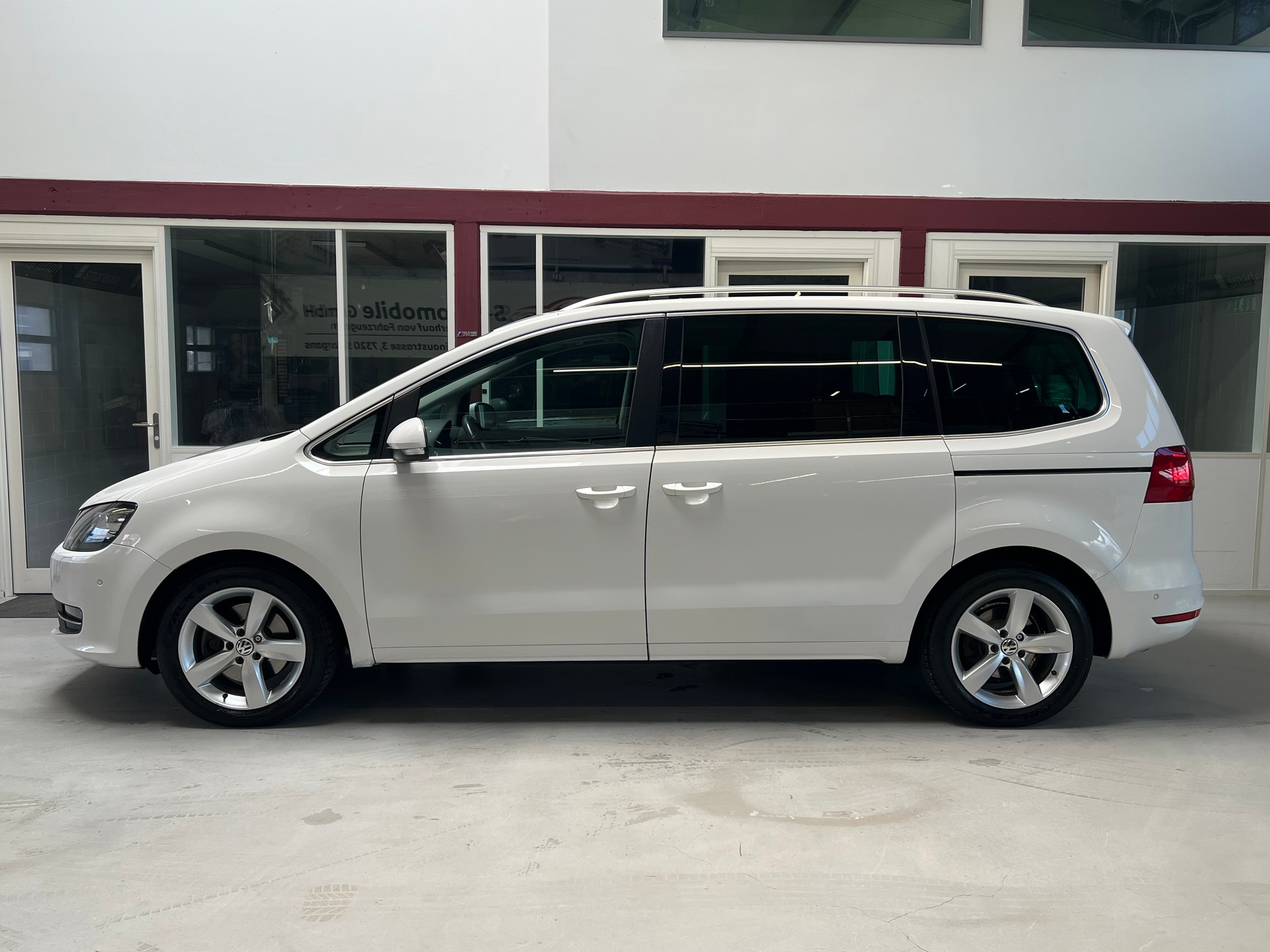 VW Sharan 2.0 TDI BlueMotion Technology Highline DSG-image-3