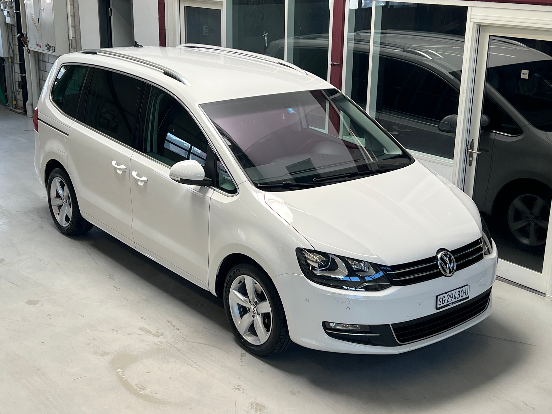 VW Sharan 2.0 TDI BlueMotion Technology Highline DSG-image-0