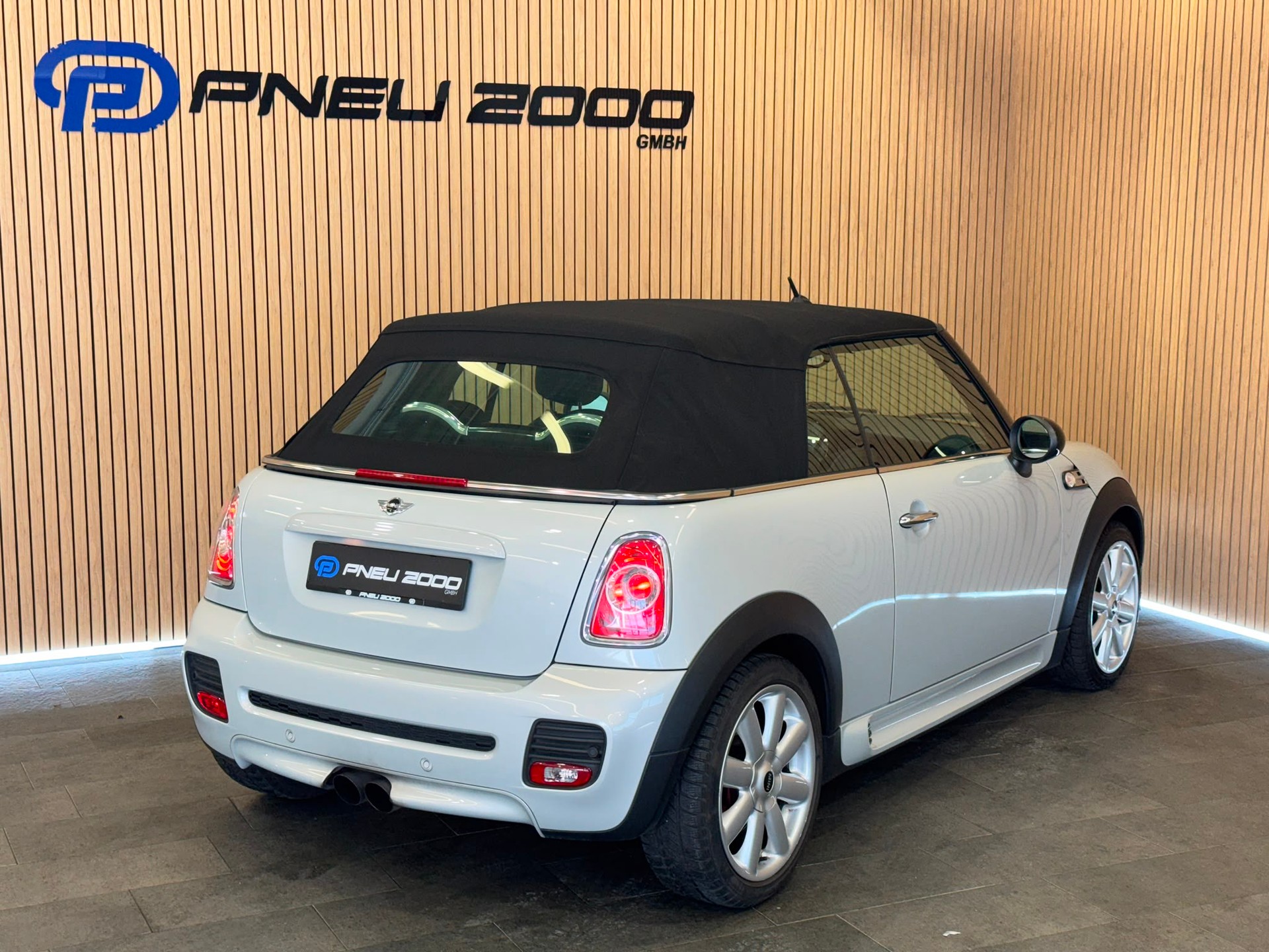 MINI Cooper John Cooper Works Cabriolet-image-7