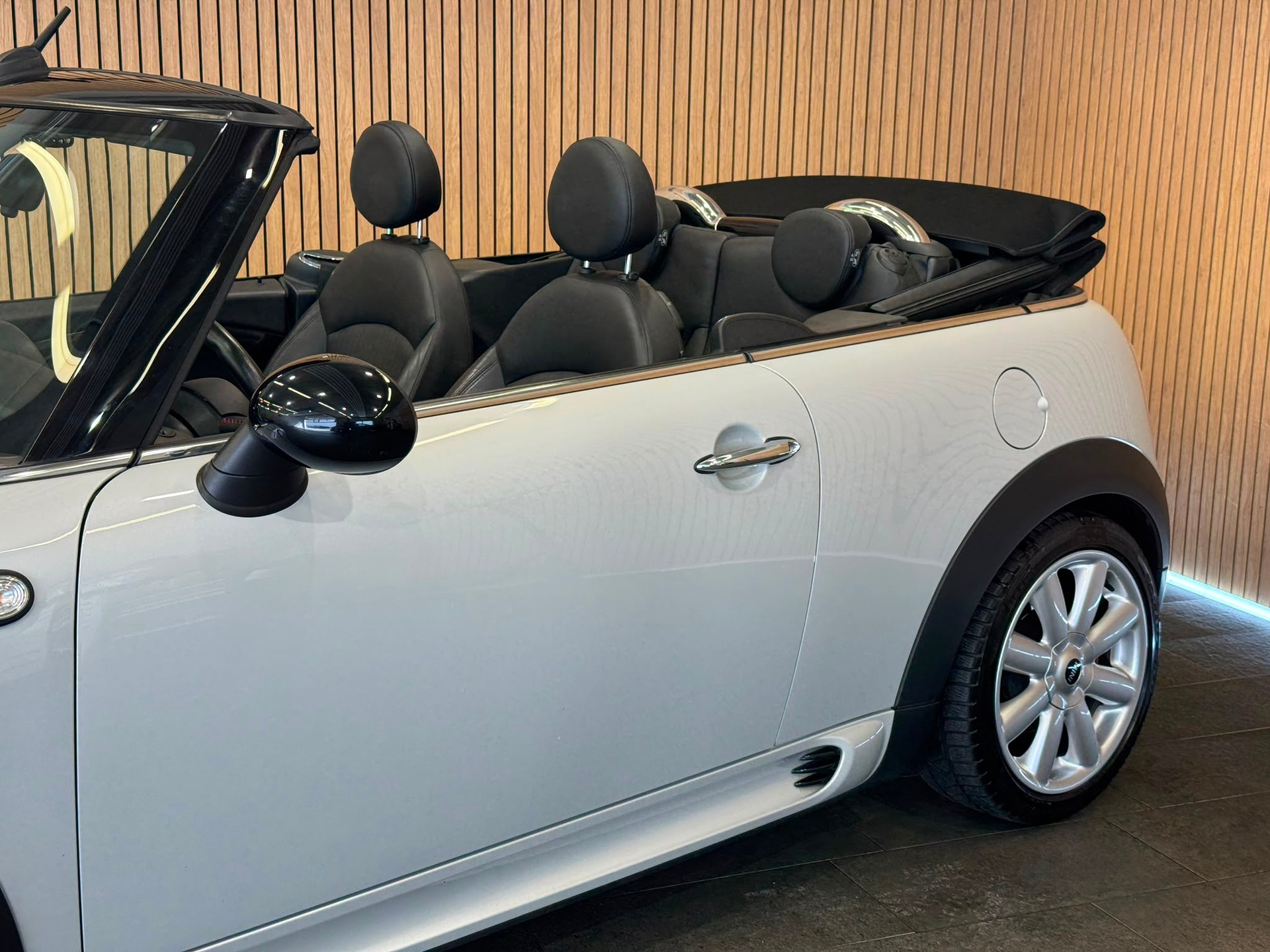 MINI Cooper John Cooper Works Cabriolet-image-4