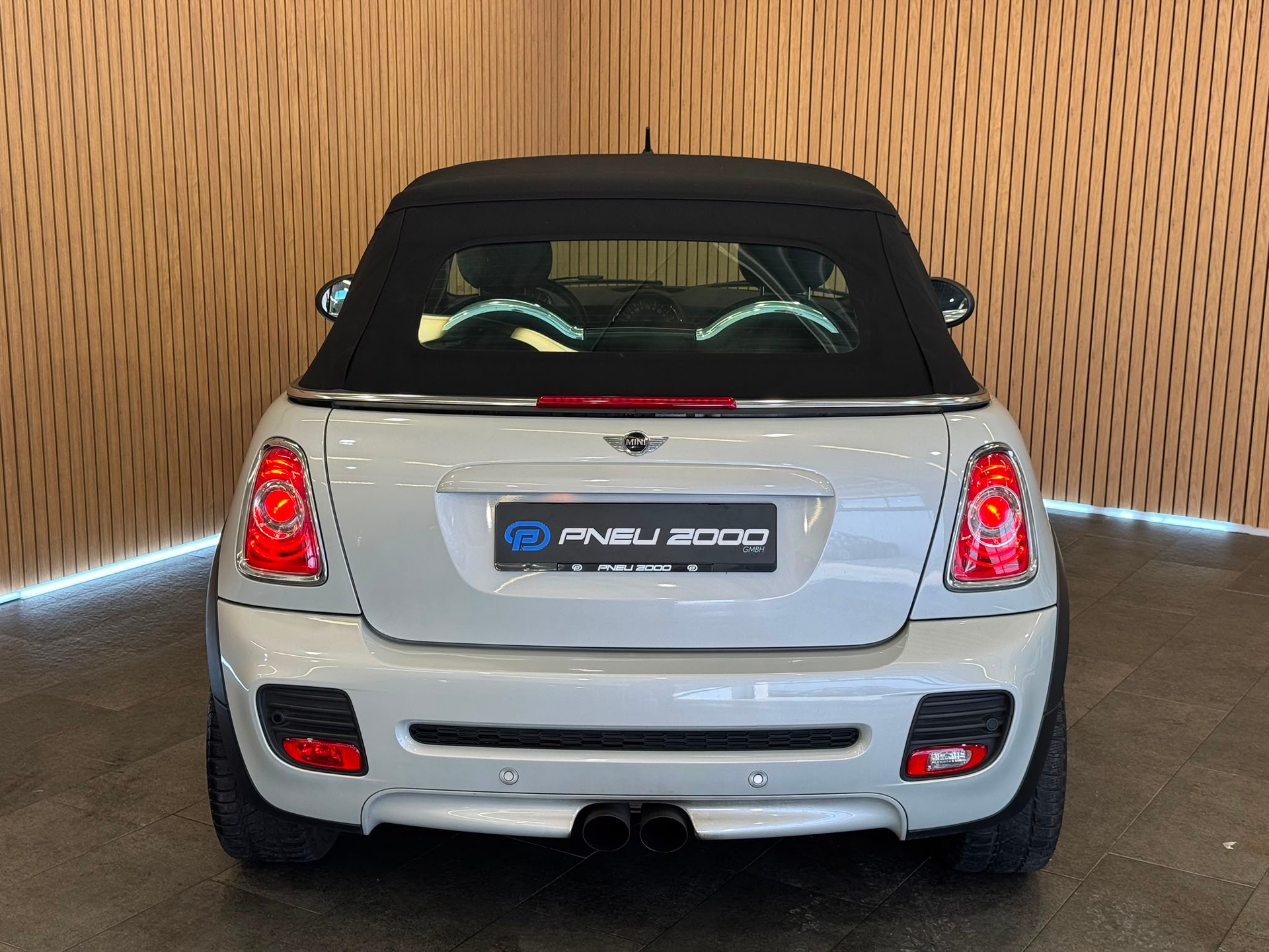 MINI Cooper John Cooper Works Cabriolet-image-9
