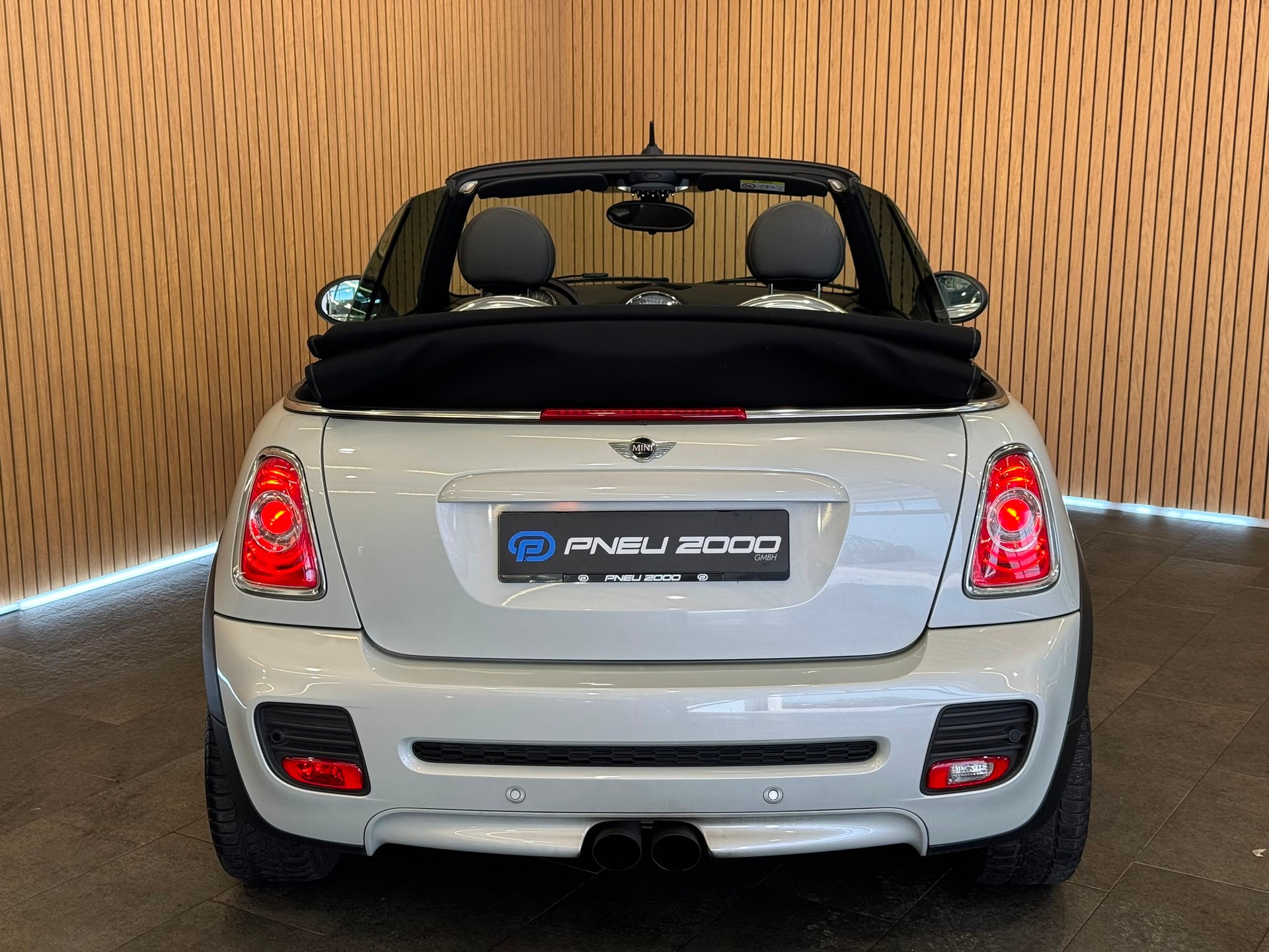 MINI Cooper John Cooper Works Cabriolet-image-8