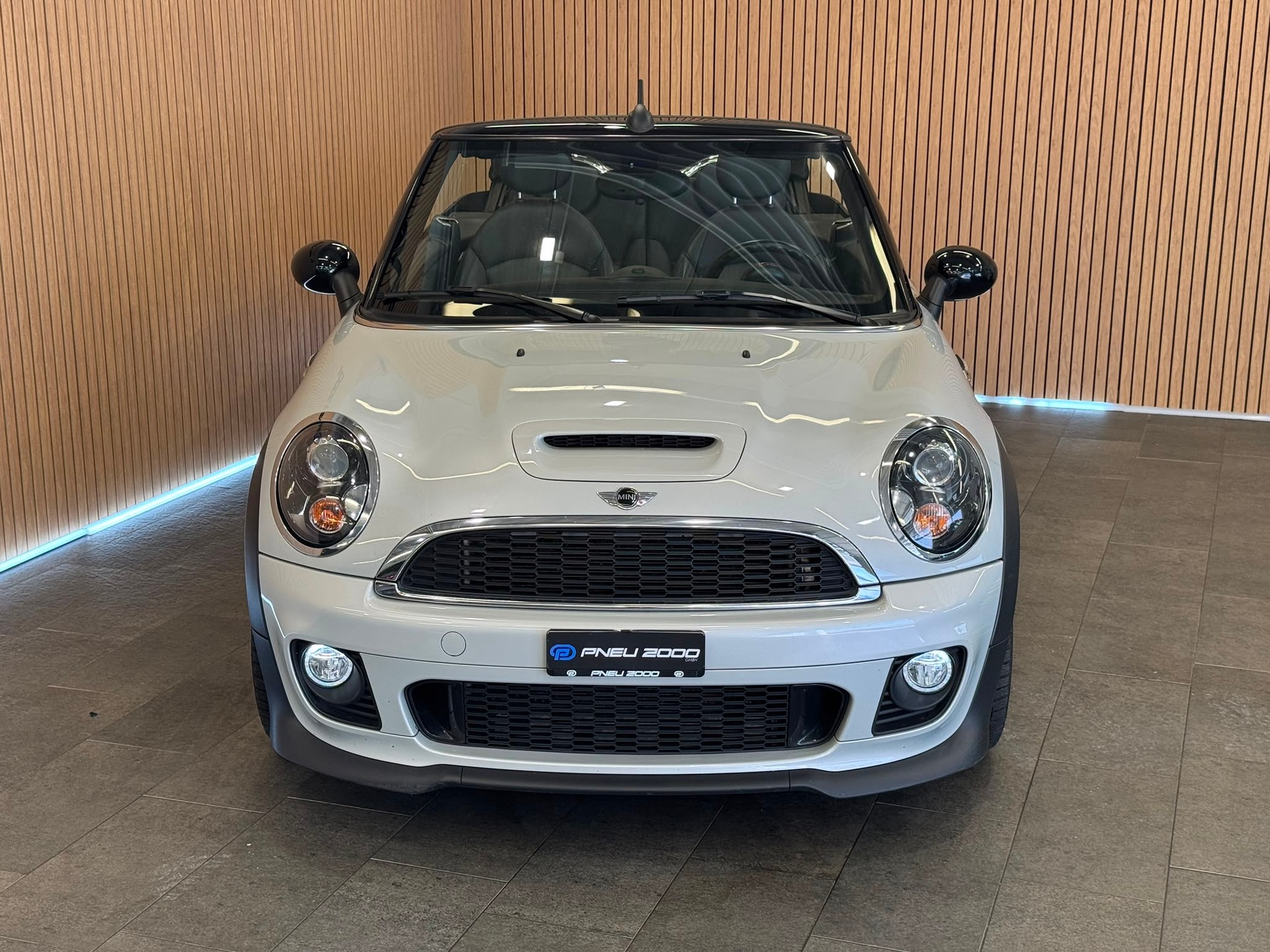 MINI Cooper John Cooper Works Cabriolet-image-2