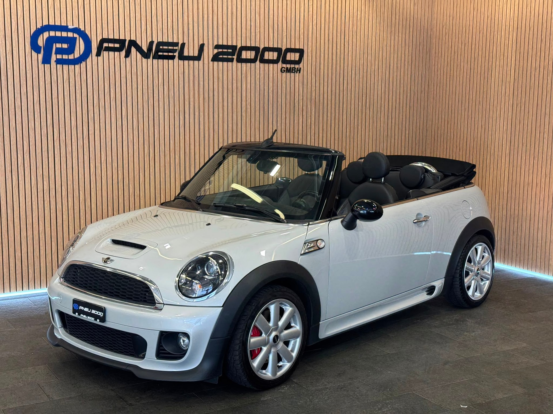 MINI Cooper John Cooper Works Cabriolet-image-0