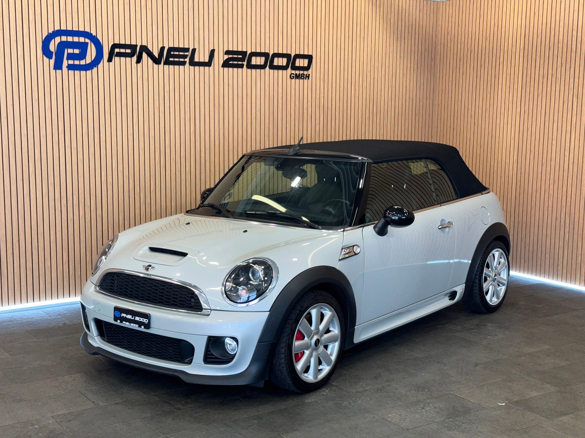 MINI Cooper John Cooper Works Cabriolet-image-1