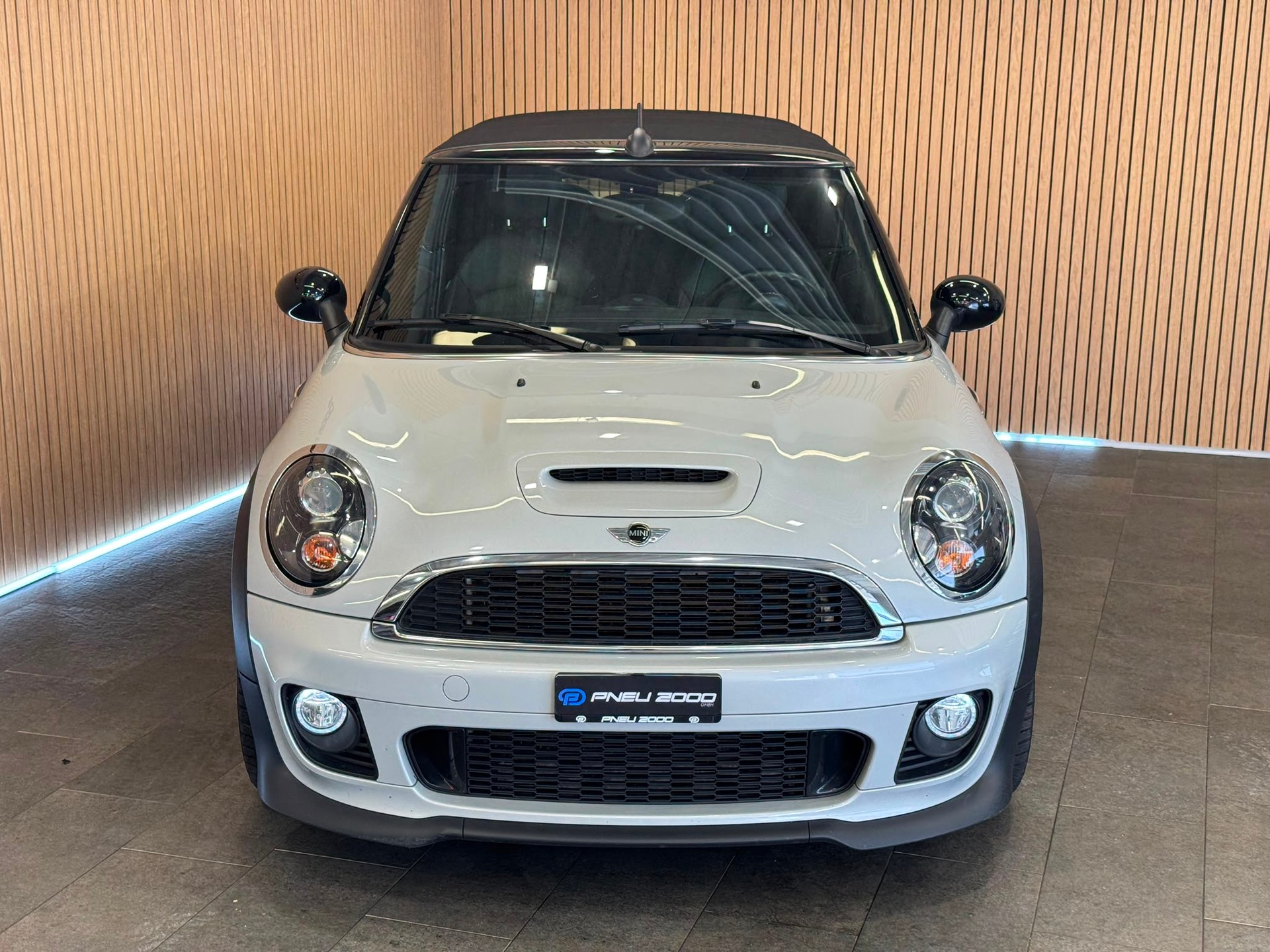 MINI Cooper John Cooper Works Cabriolet-image-3