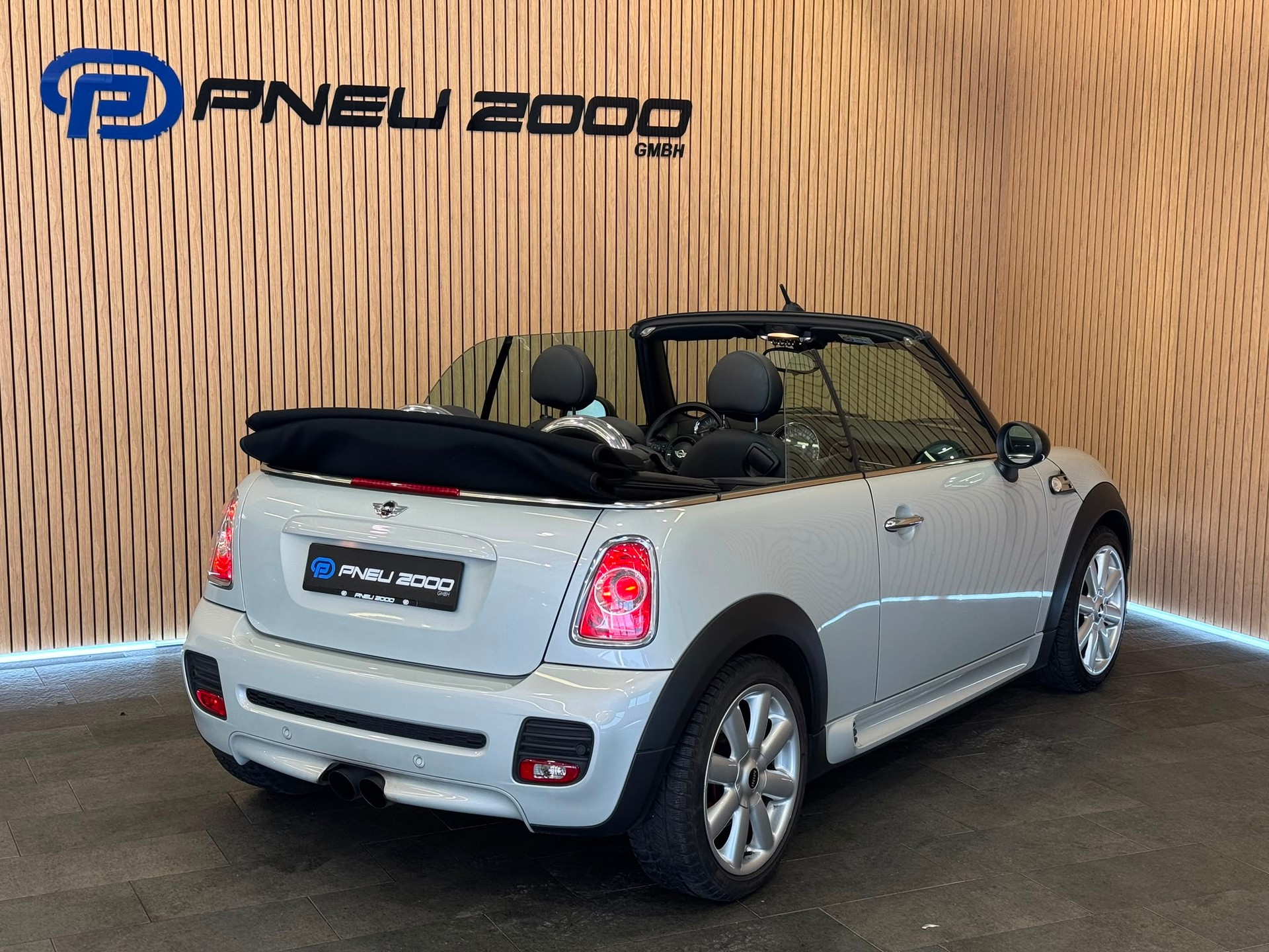 MINI Cooper John Cooper Works Cabriolet-image-6