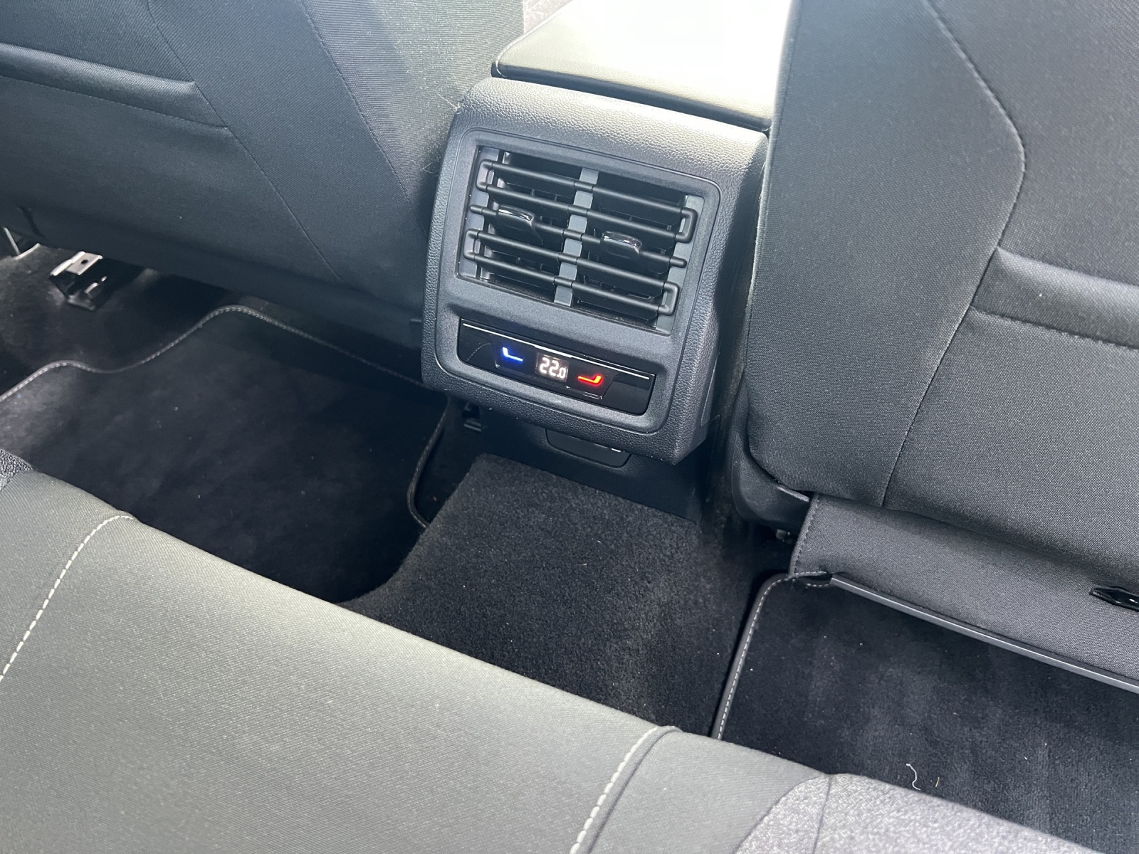 VW Golf 1.0 TSI Life-image-17