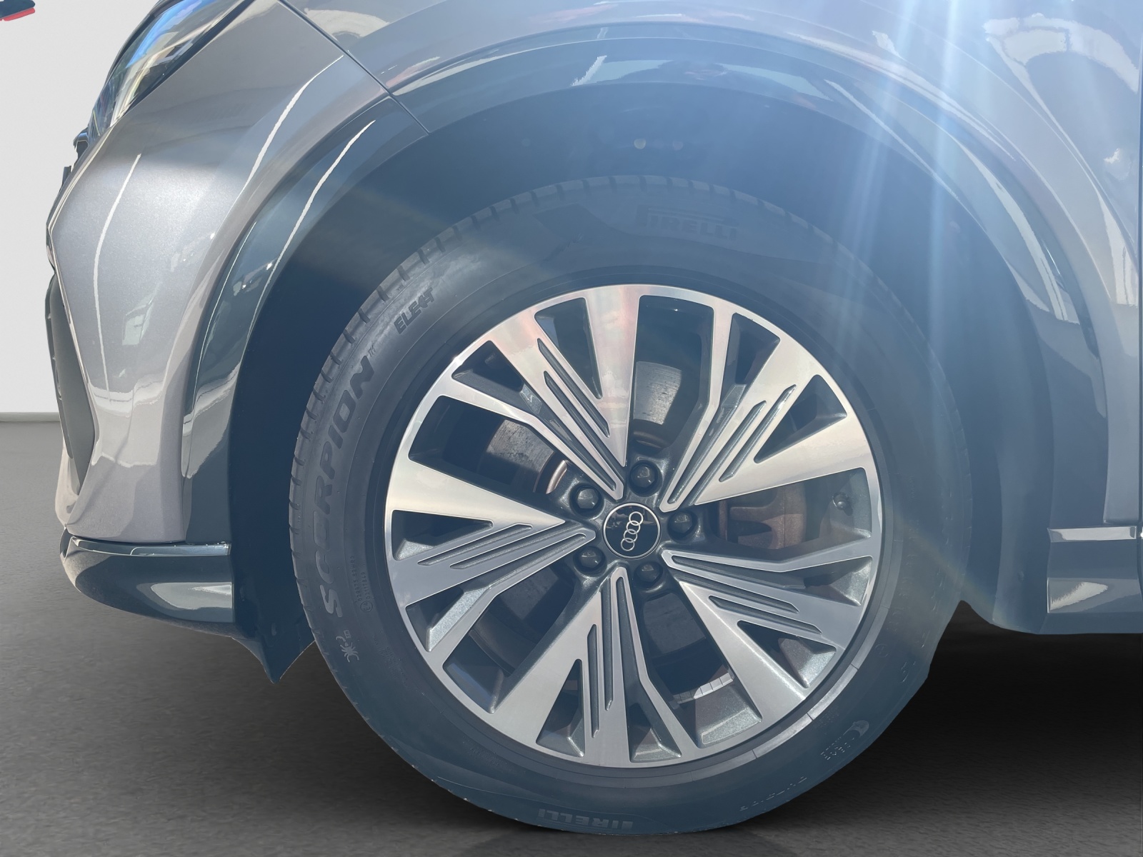 AUDI Q4 e-tron 50 quattro-image-4