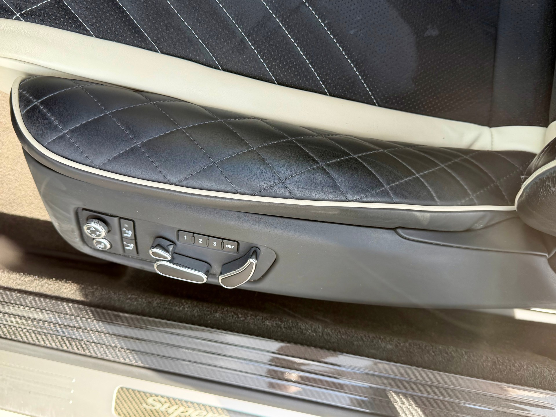 BENTLEY 6.0 V12-image-18