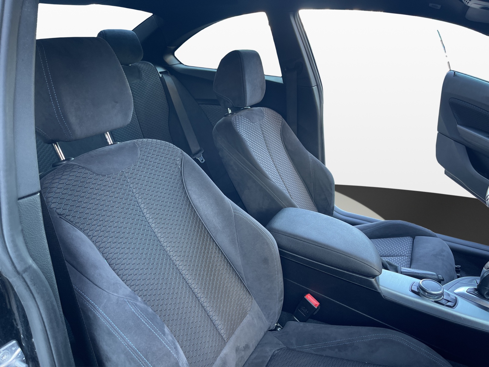 BMW 220d xDrive M Sport Steptronic-image-14
