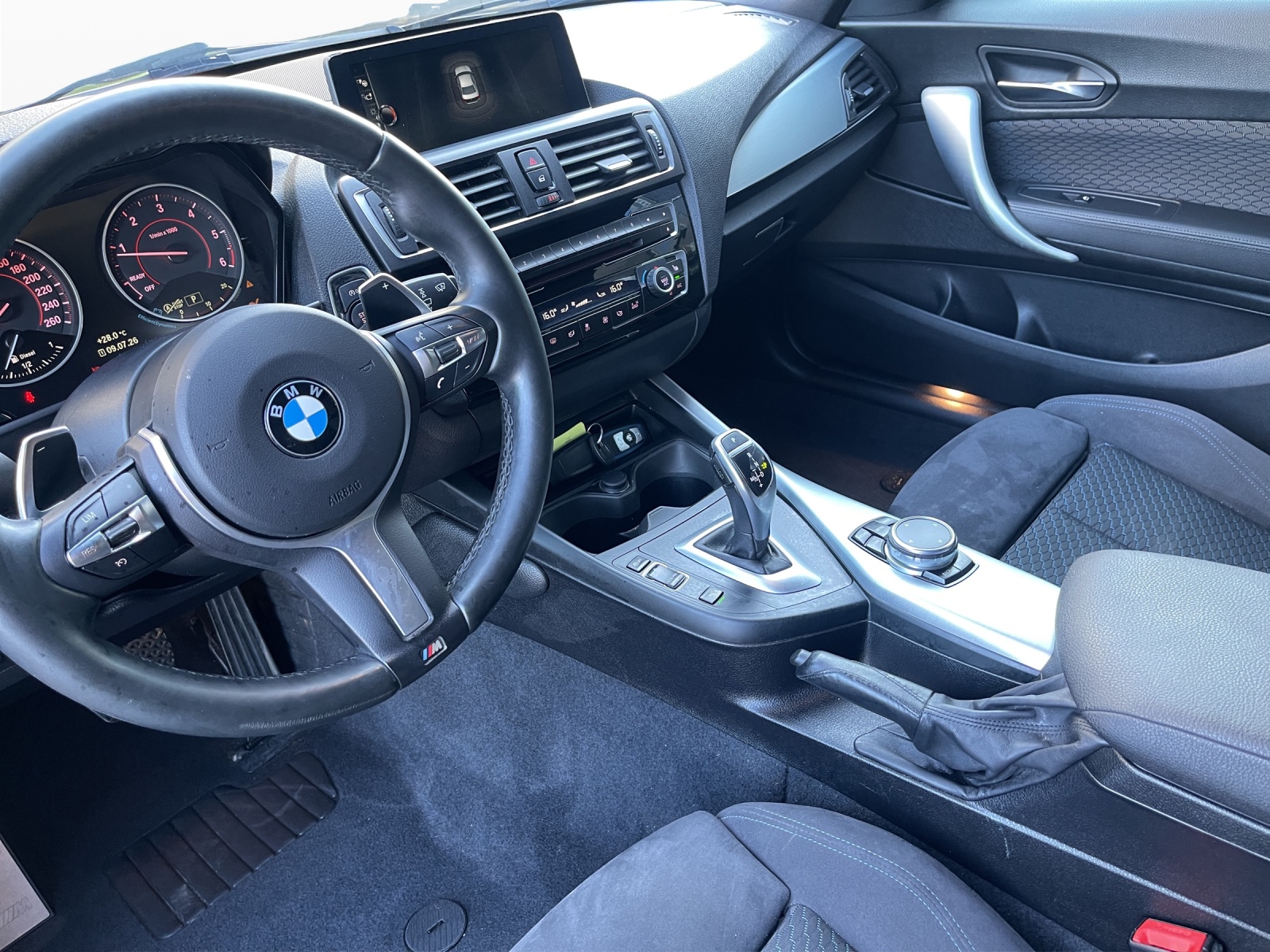 BMW 220d xDrive M Sport Steptronic-image-11