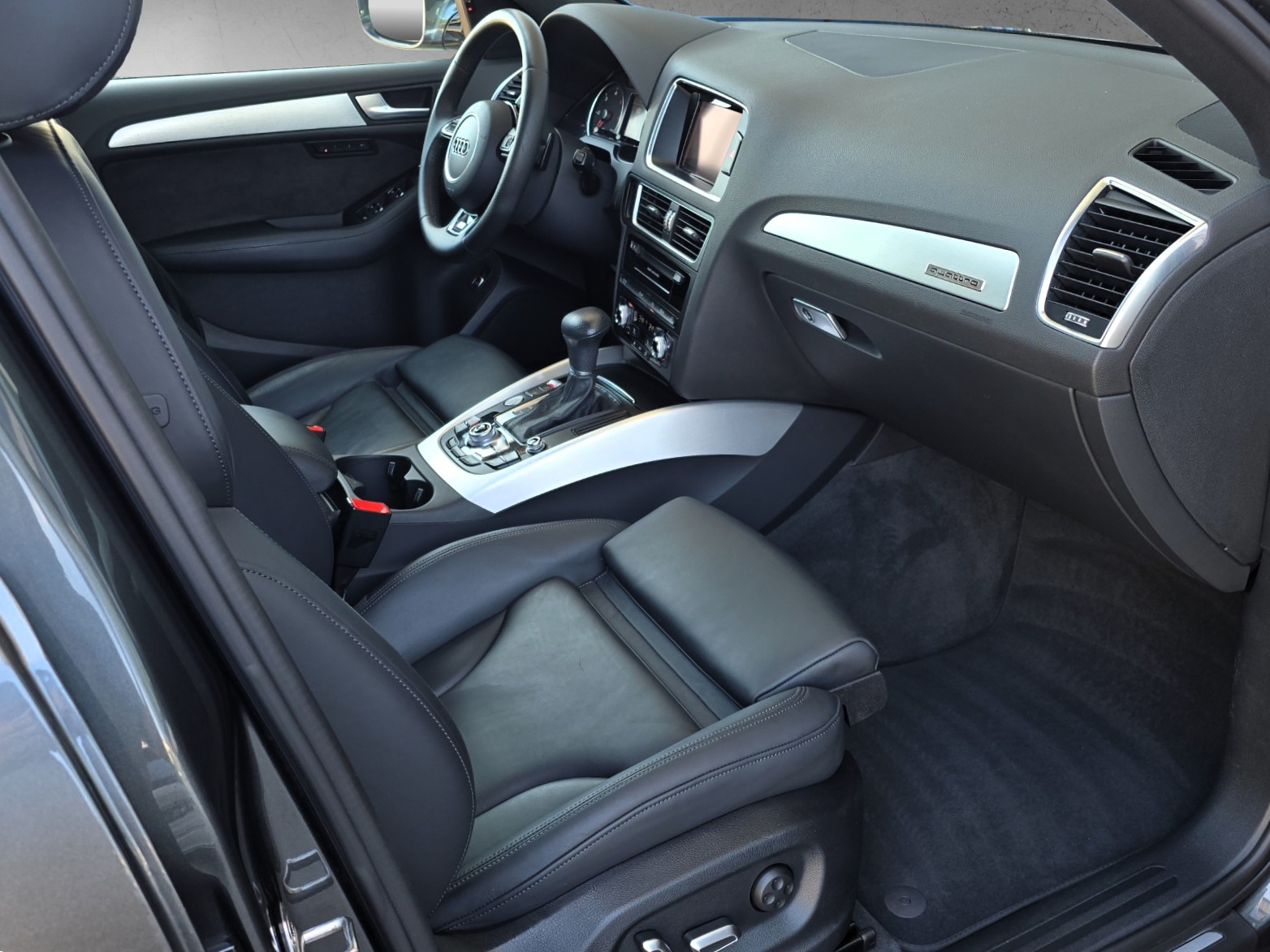 AUDI Q5 3.0 TDI clean quattro S-tronic S-Line-image-10