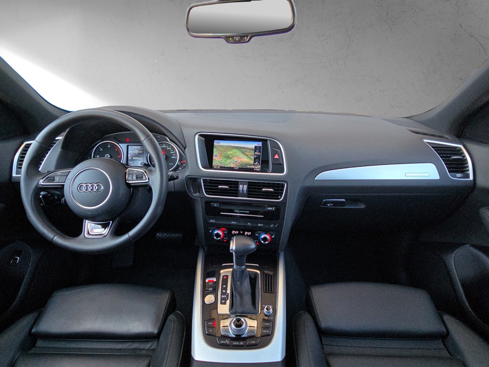 AUDI Q5 3.0 TDI clean quattro S-tronic S-Line-image-11