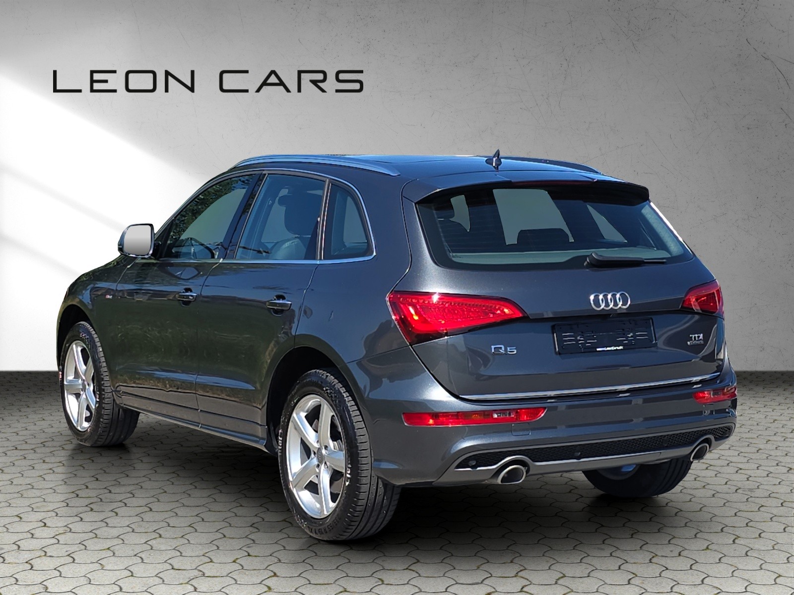 AUDI Q5 3.0 TDI clean quattro S-tronic S-Line-image-6
