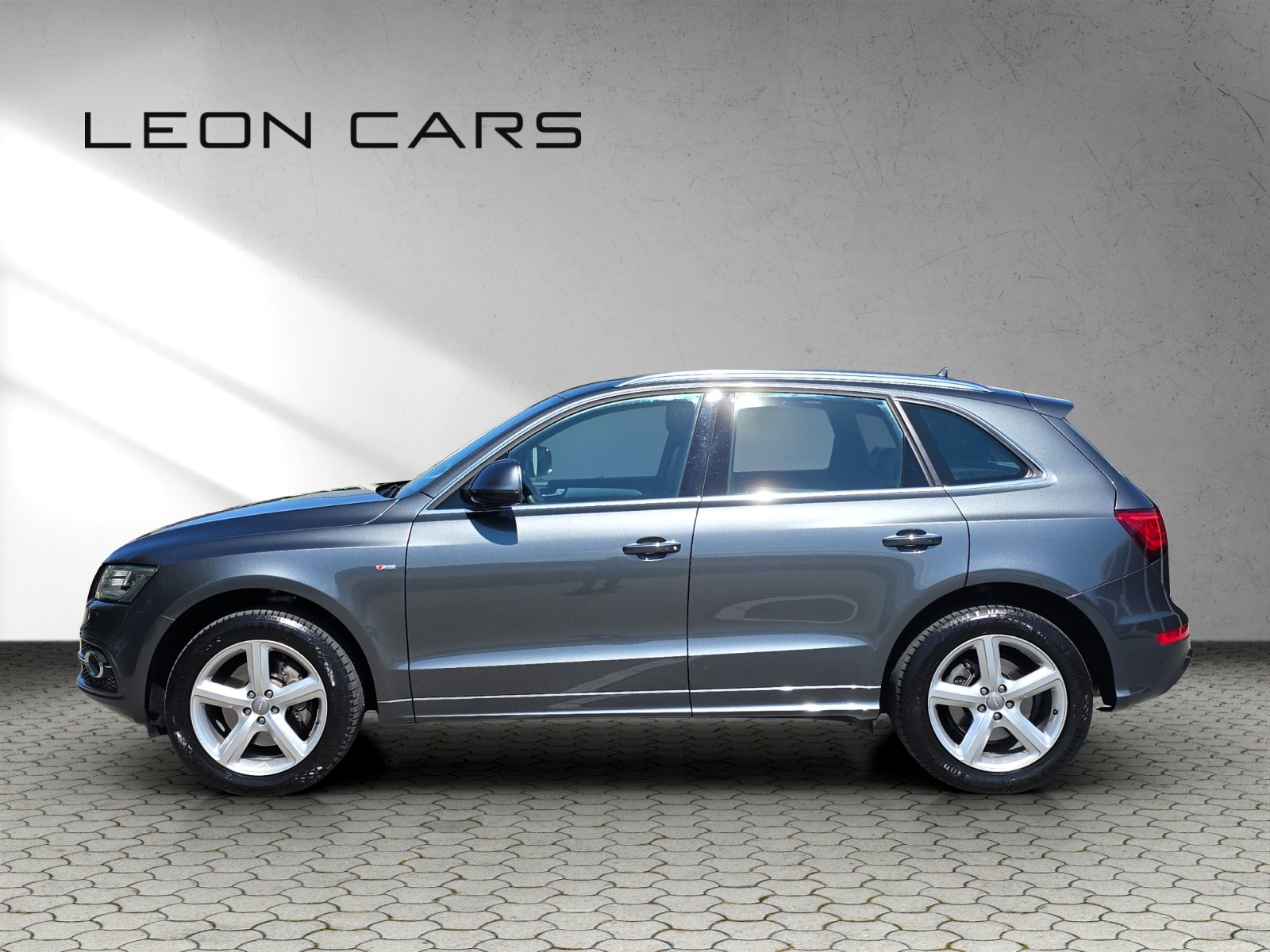 AUDI Q5 3.0 TDI clean quattro S-tronic S-Line-image-7
