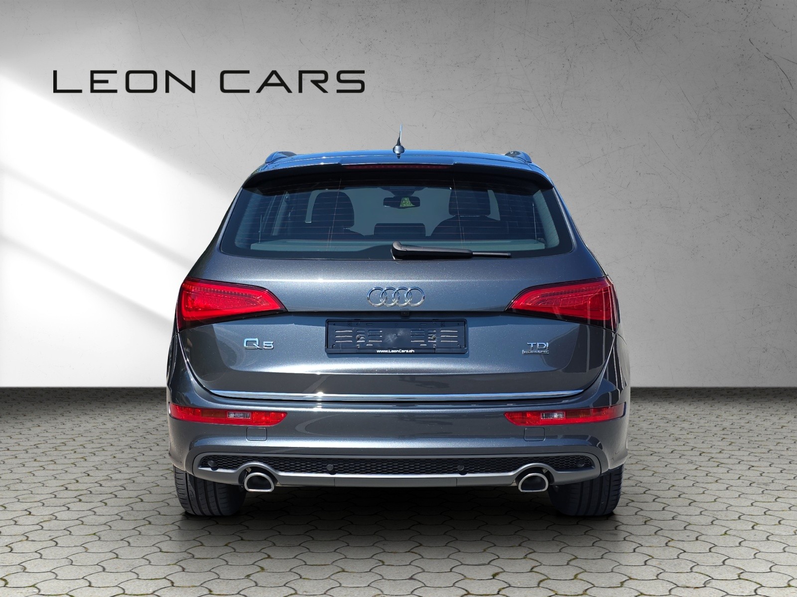 AUDI Q5 3.0 TDI clean quattro S-tronic S-Line-image-5