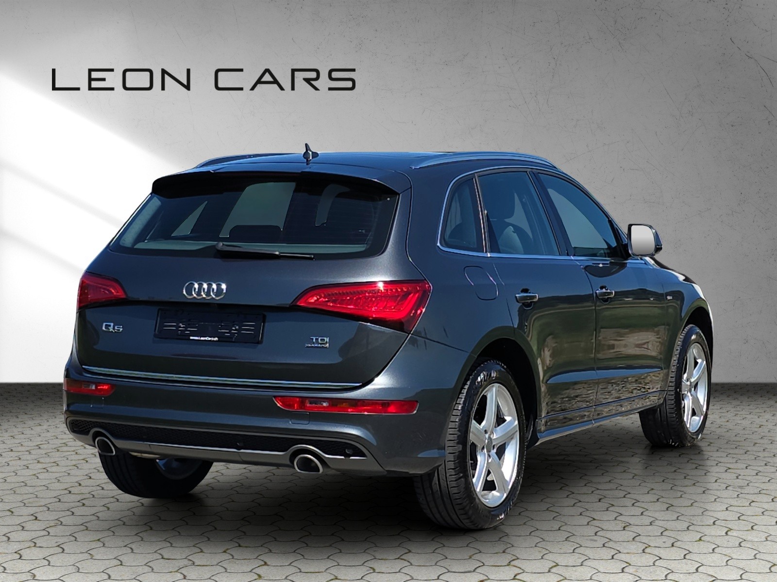 AUDI Q5 3.0 TDI clean quattro S-tronic S-Line-image-4