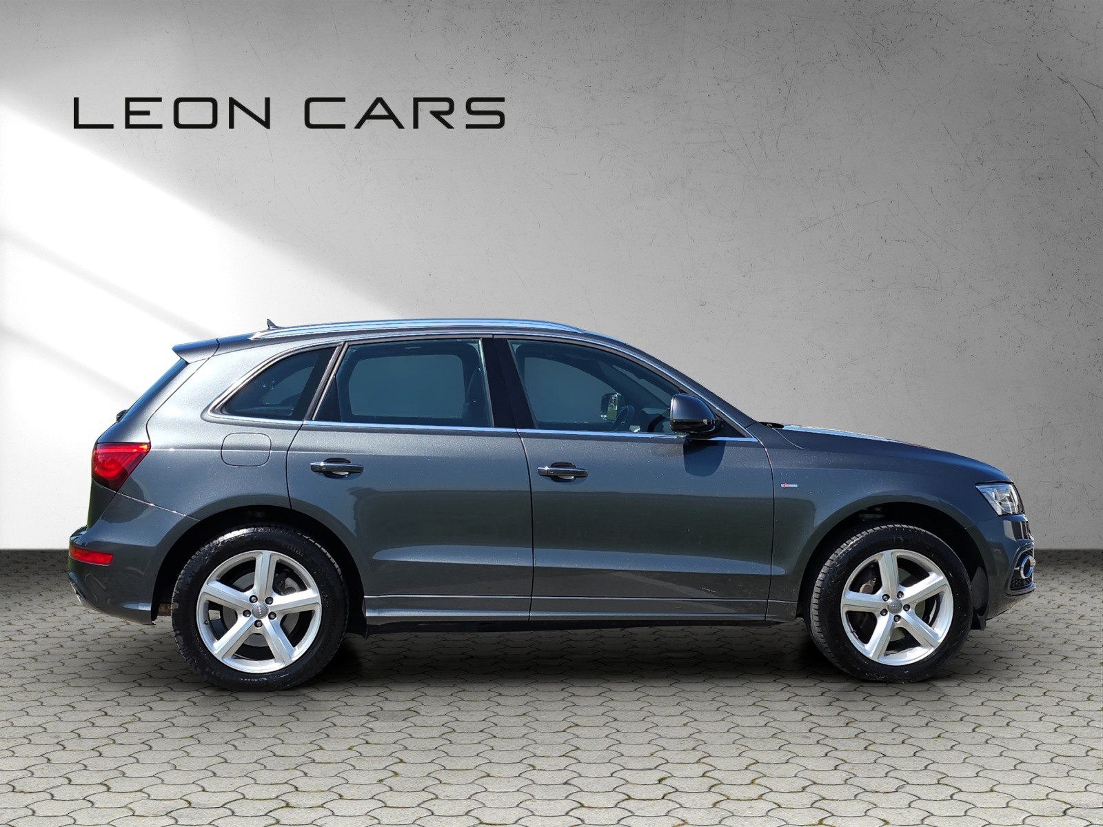AUDI Q5 3.0 TDI clean quattro S-tronic S-Line-showroom-element-3