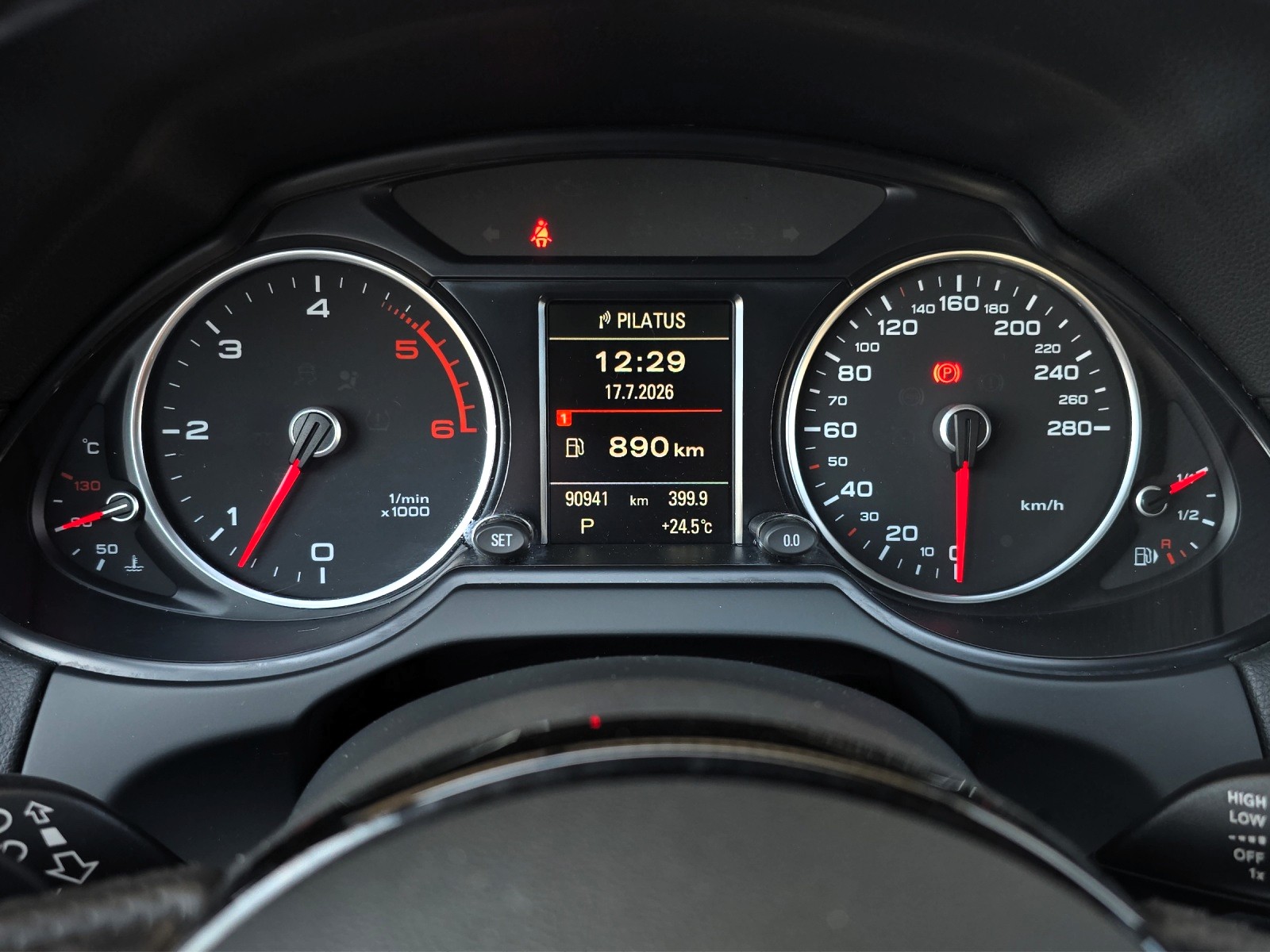 AUDI Q5 3.0 TDI clean quattro S-tronic S-Line-image-18