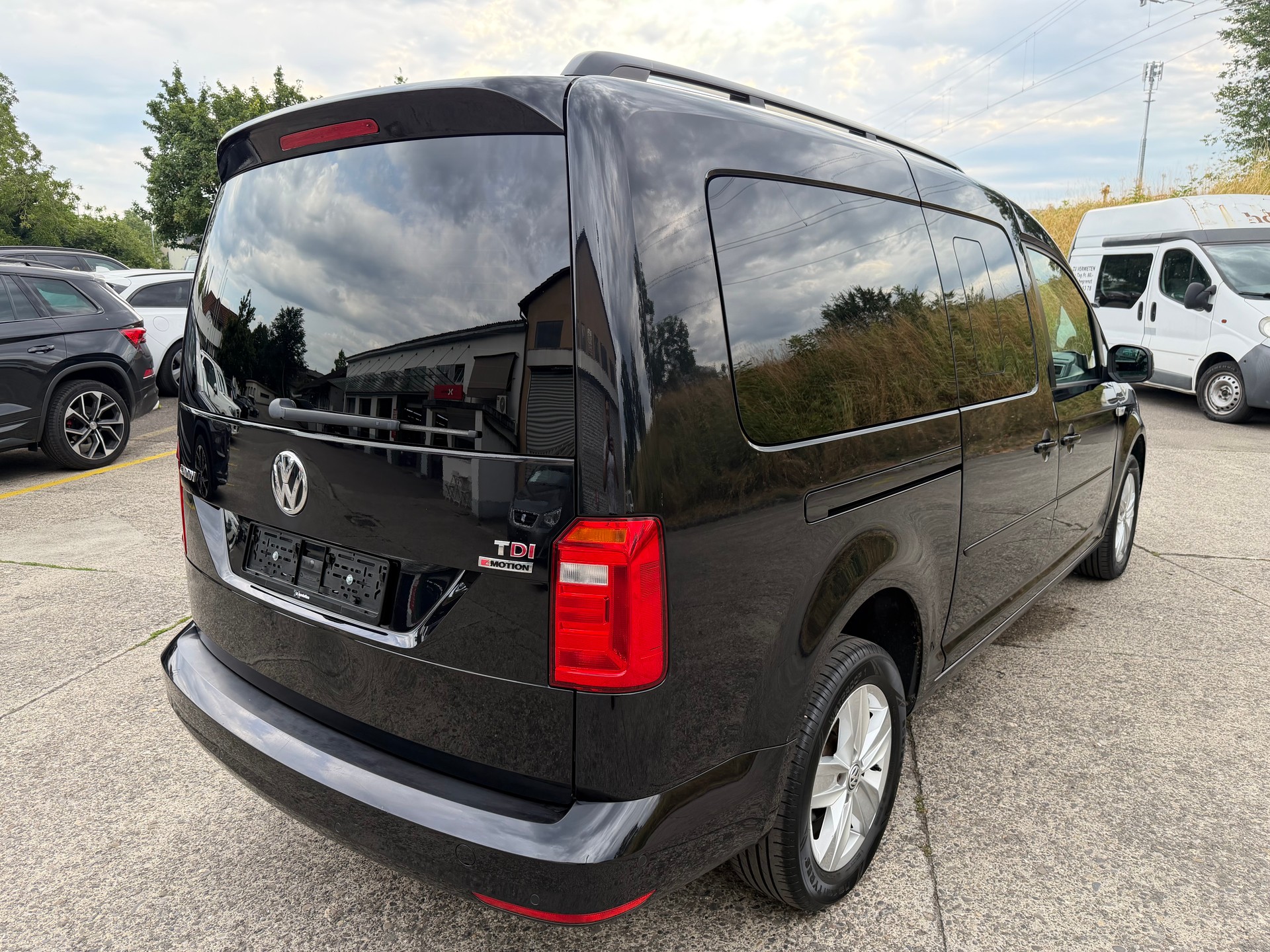 VW Caddy Maxi 2.0 TDI Comfortline 4Motion DSG-image-3