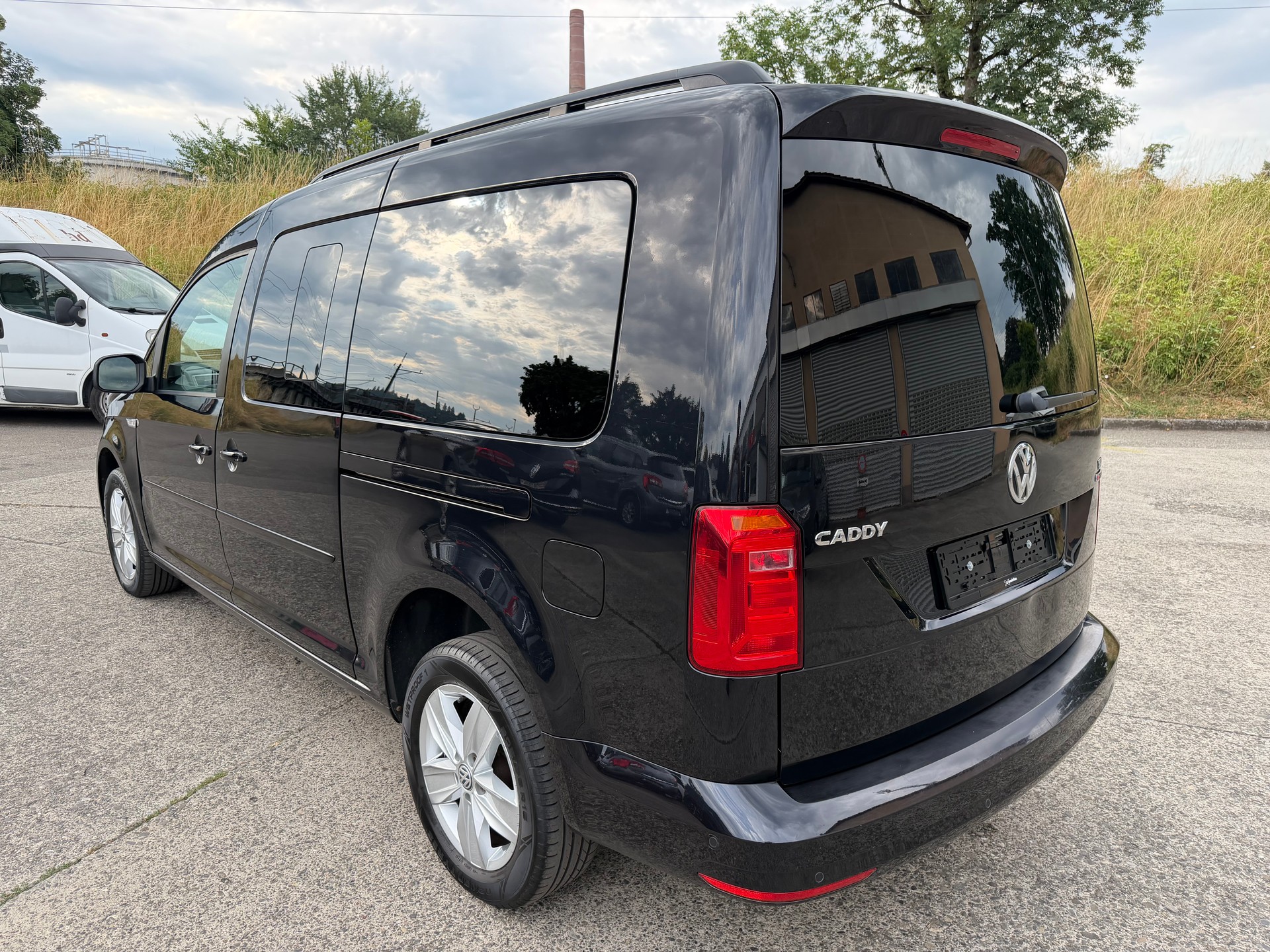 VW Caddy Maxi 2.0 TDI Comfortline 4Motion DSG-image-2