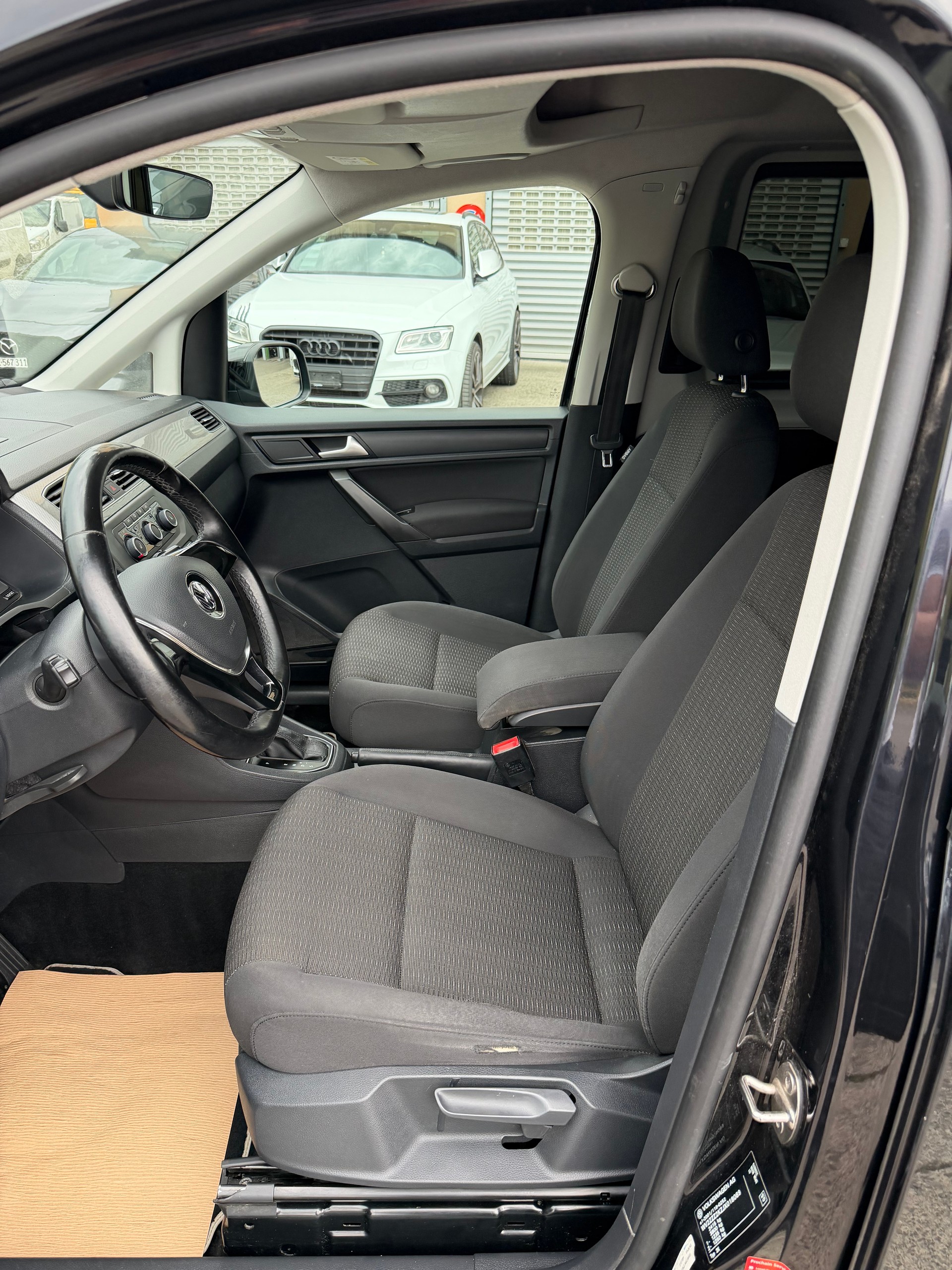 VW Caddy Maxi 2.0 TDI Comfortline 4Motion DSG-image-7