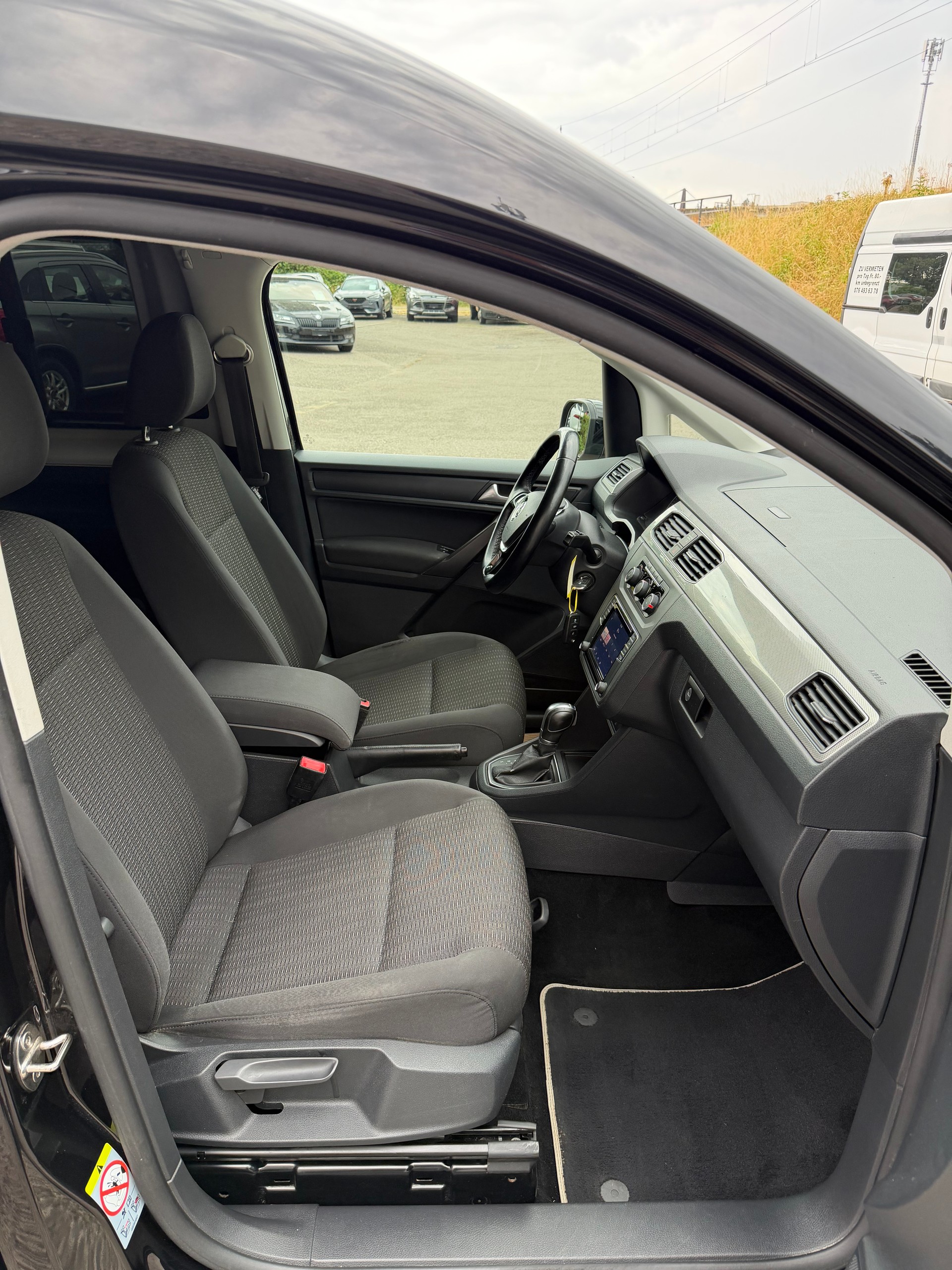 VW Caddy Maxi 2.0 TDI Comfortline 4Motion DSG-image-12