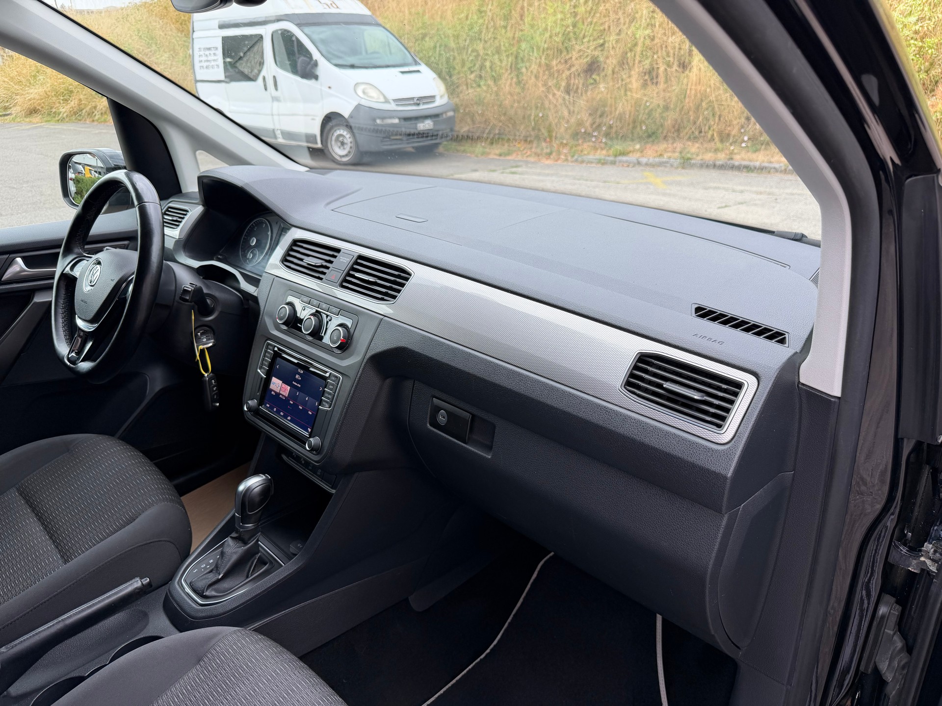 VW Caddy Maxi 2.0 TDI Comfortline 4Motion DSG-image-14