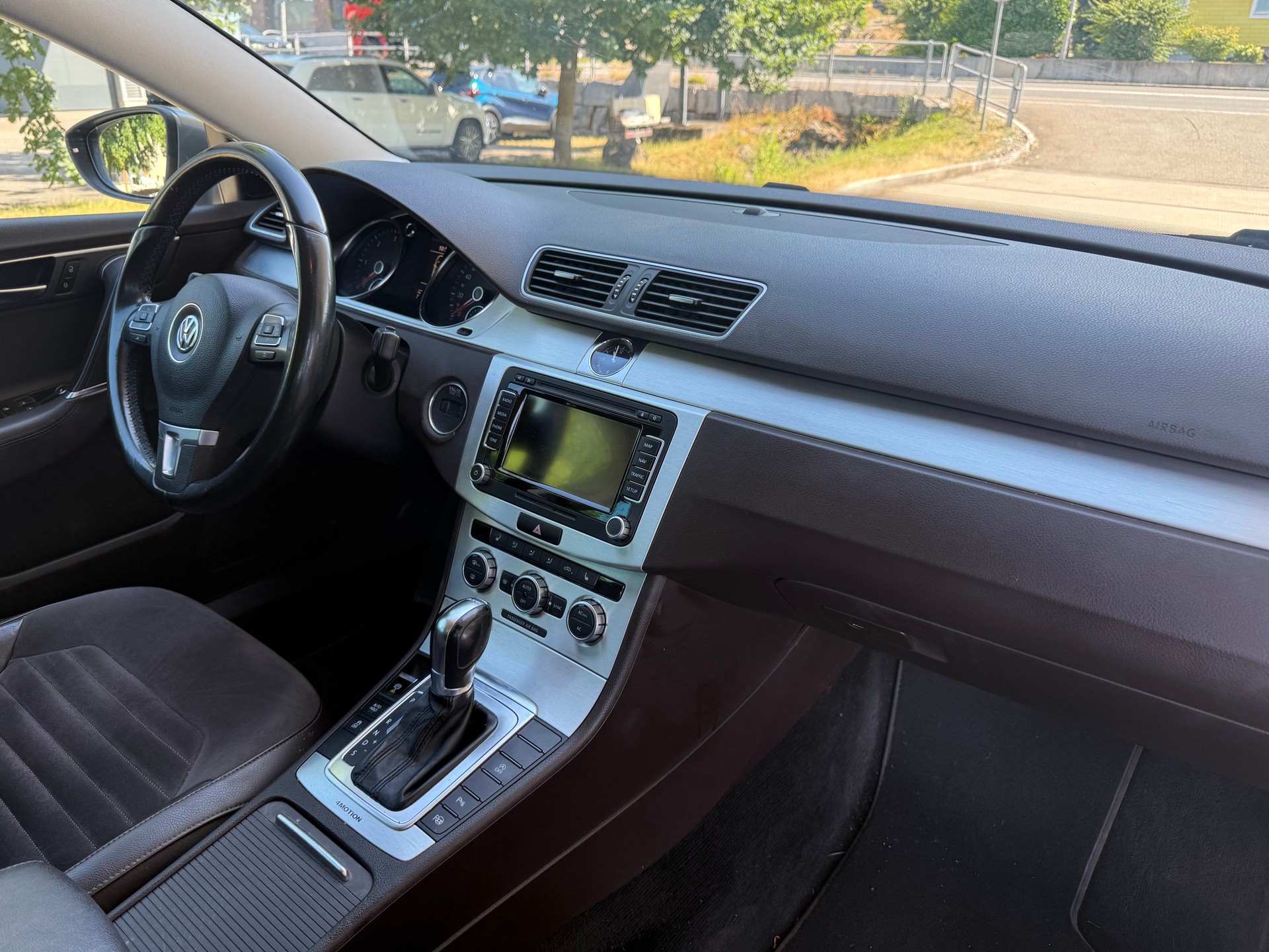 VW Passat Variant 2.0 TDI BMT Highline 4MDSG-image-13