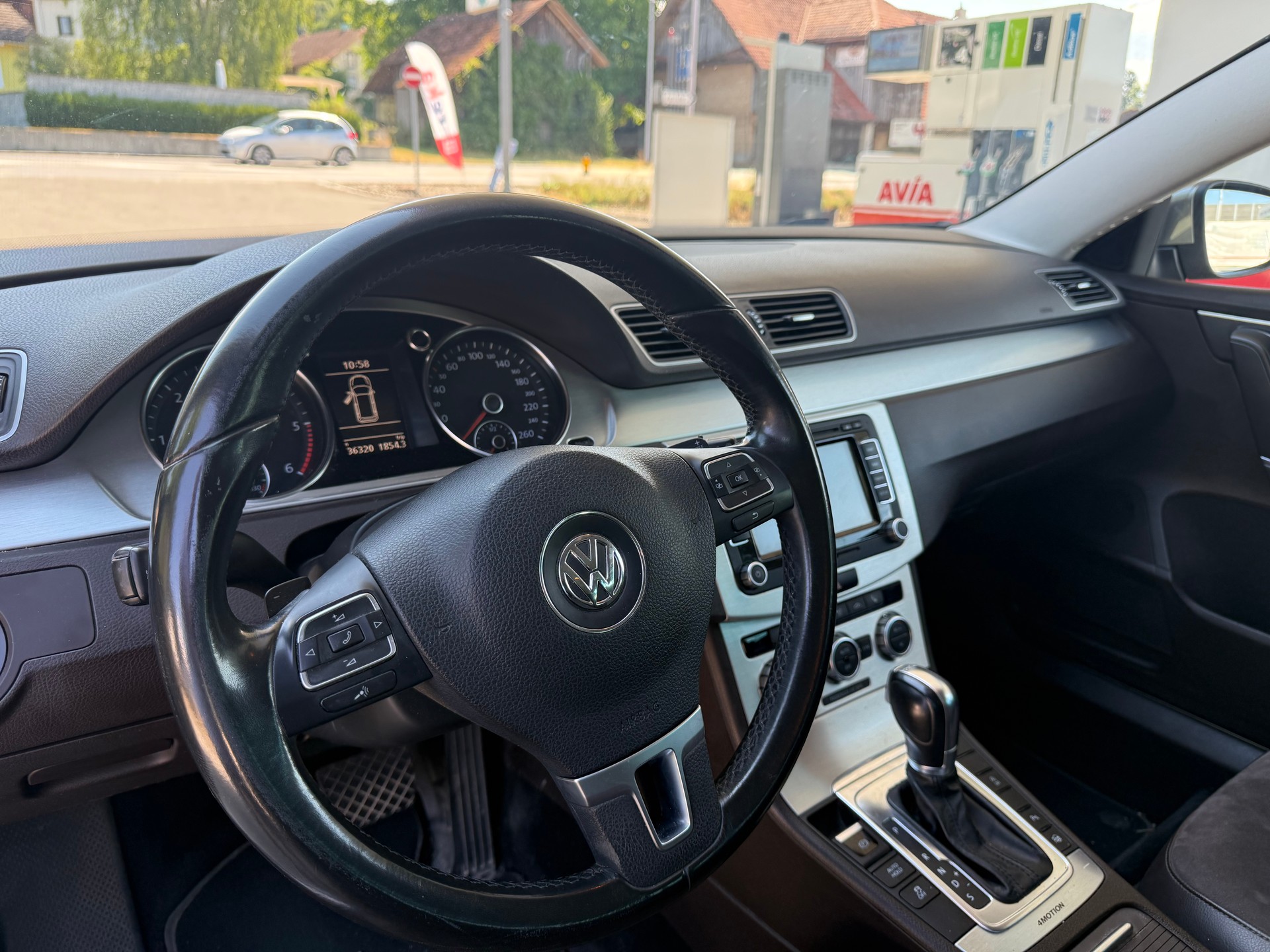 VW Passat Variant 2.0 TDI BMT Highline 4MDSG-image-15