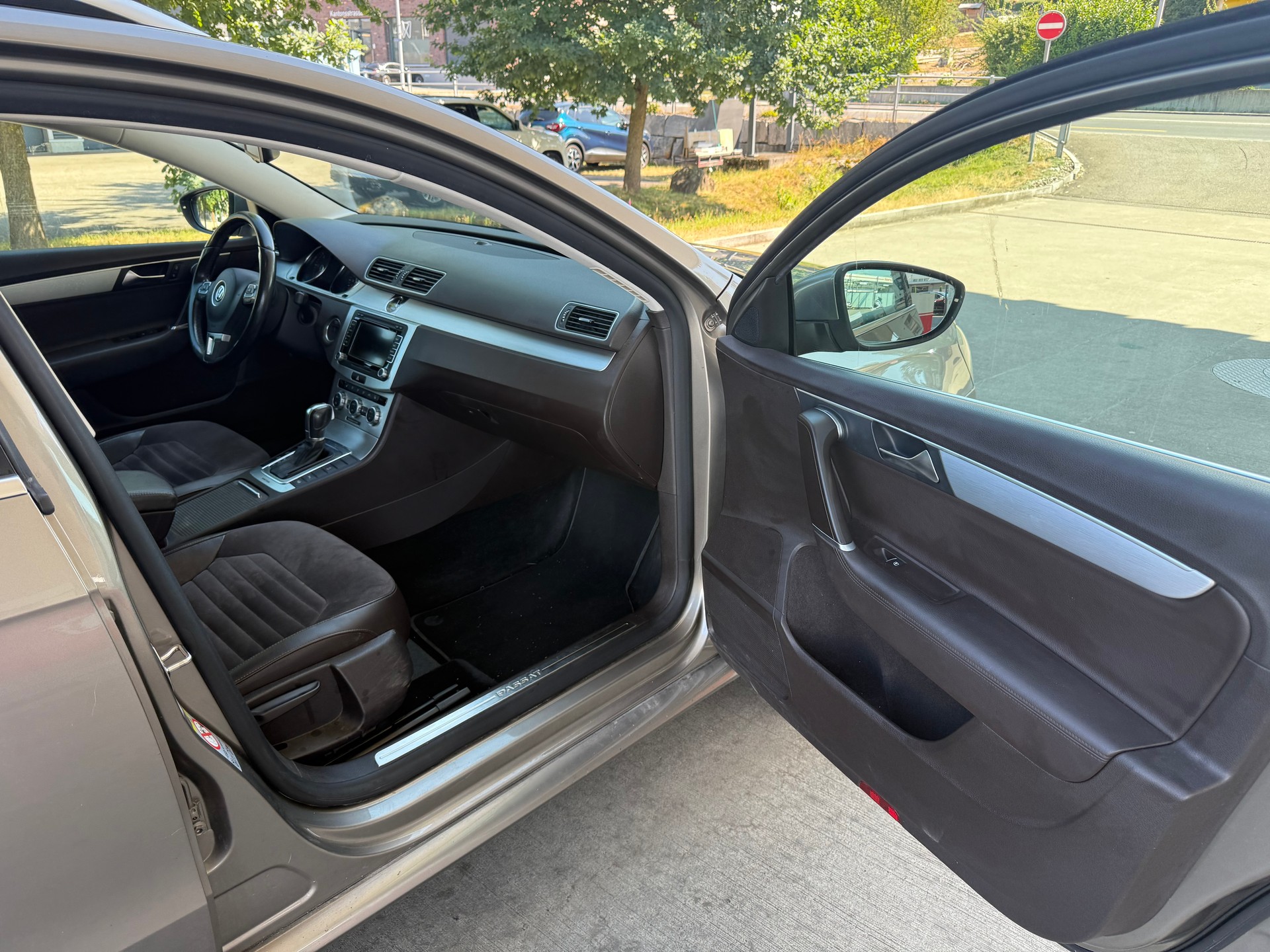 VW Passat Variant 2.0 TDI BMT Highline 4MDSG-image-9